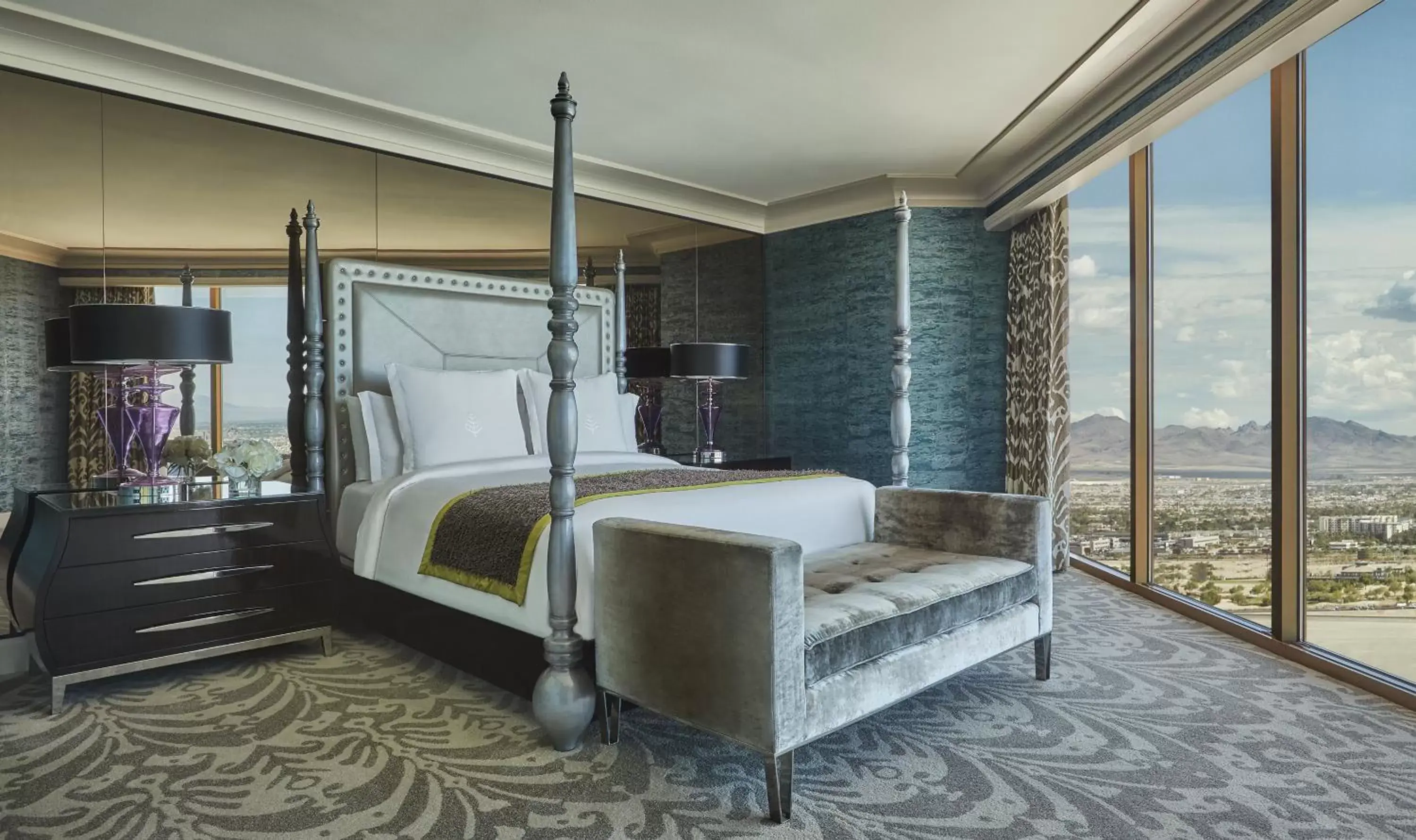 Bed in Four Seasons Hotel Las Vegas