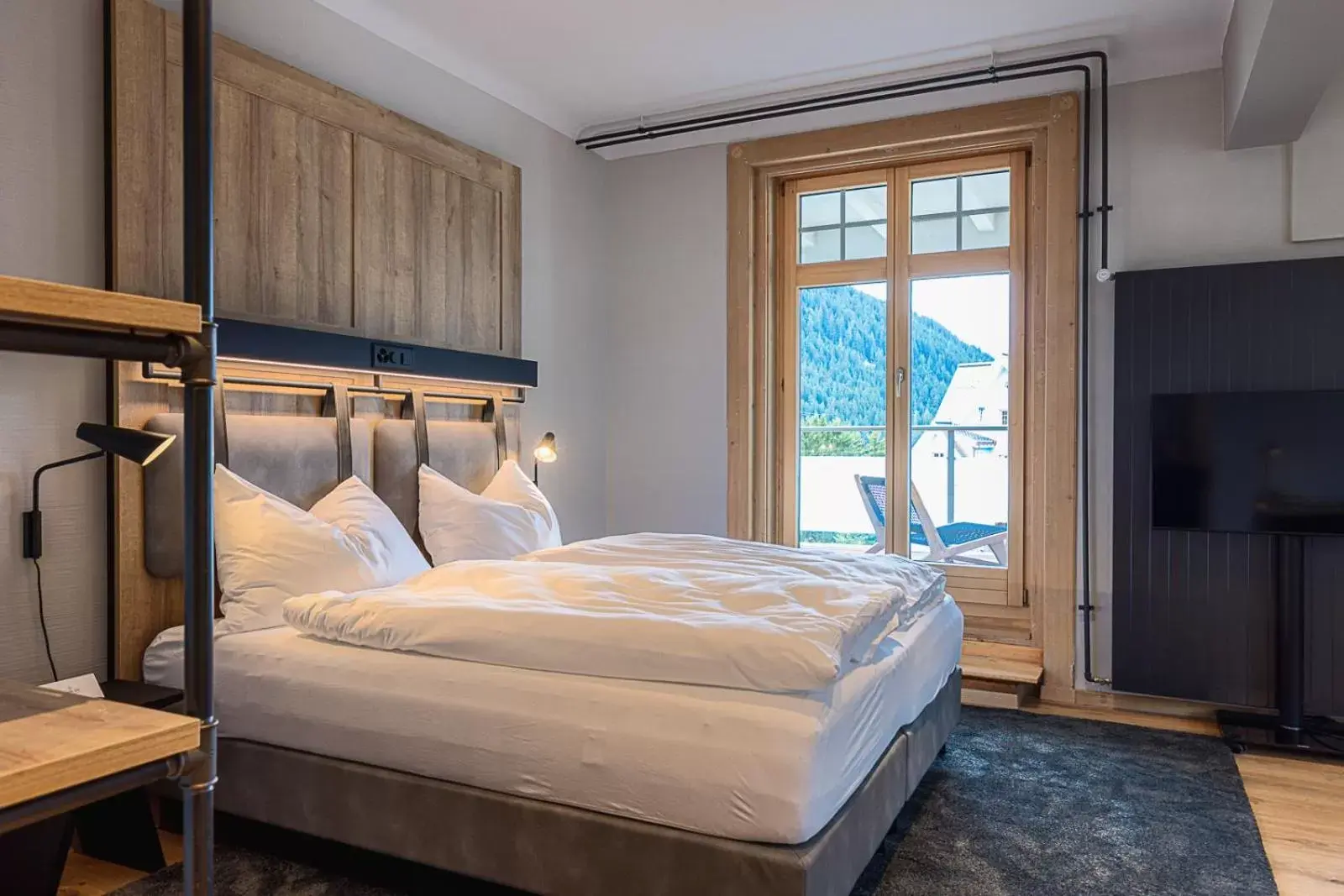 Bedroom, Bed in ALPINE INN Davos