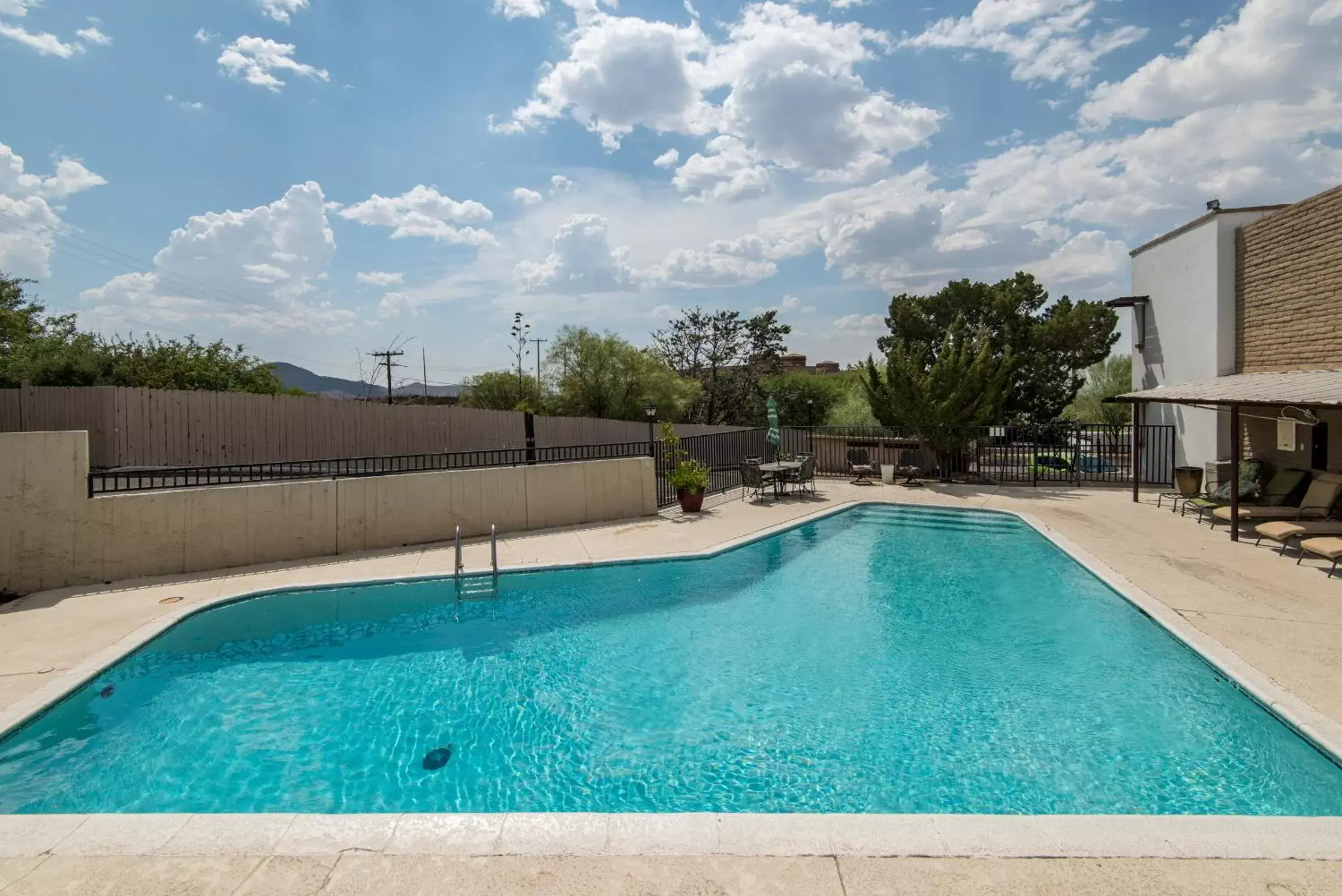 Swimming Pool in Landmark Lookout Lodge