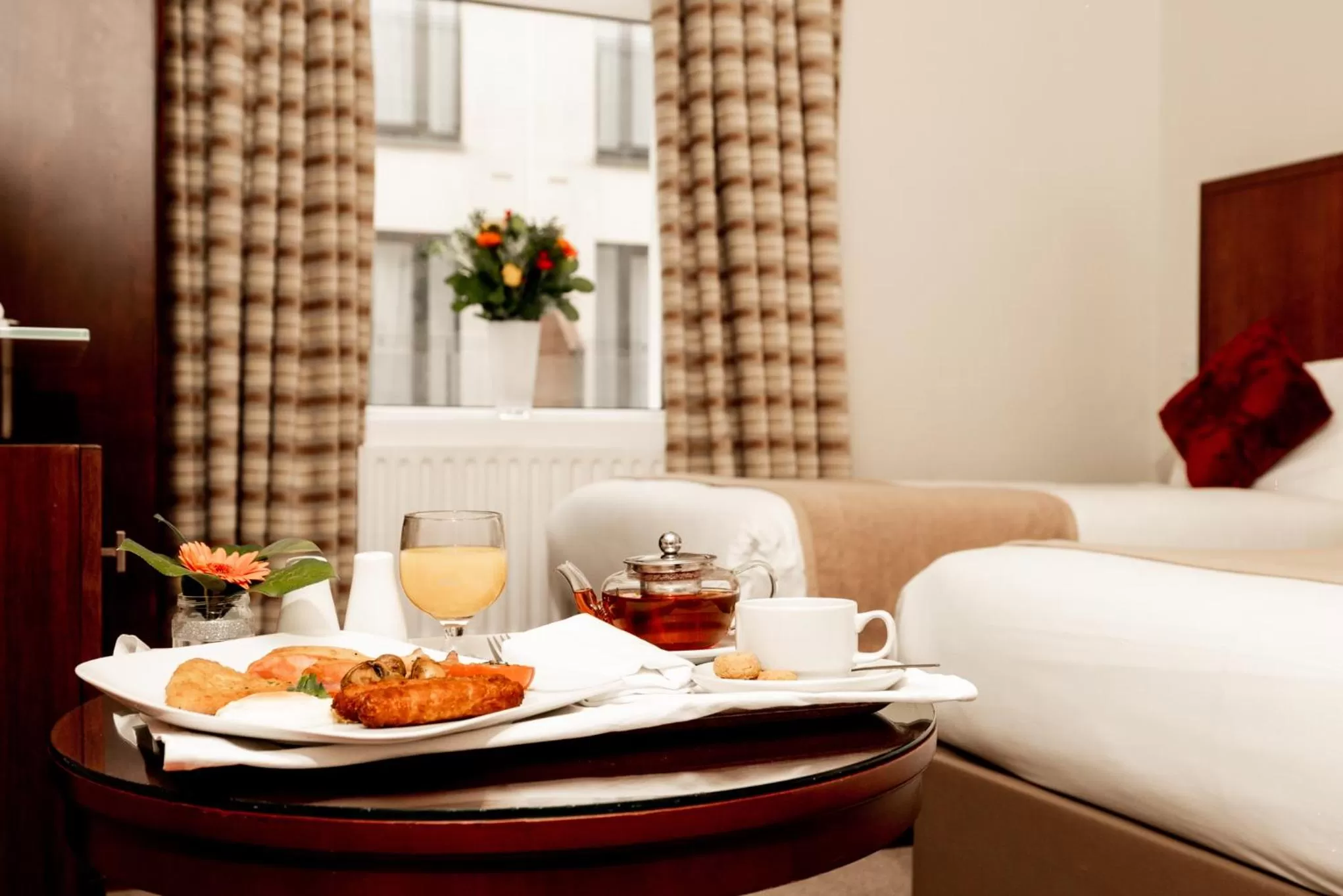 Coffee/tea facilities, Bed in White Sands Hotel