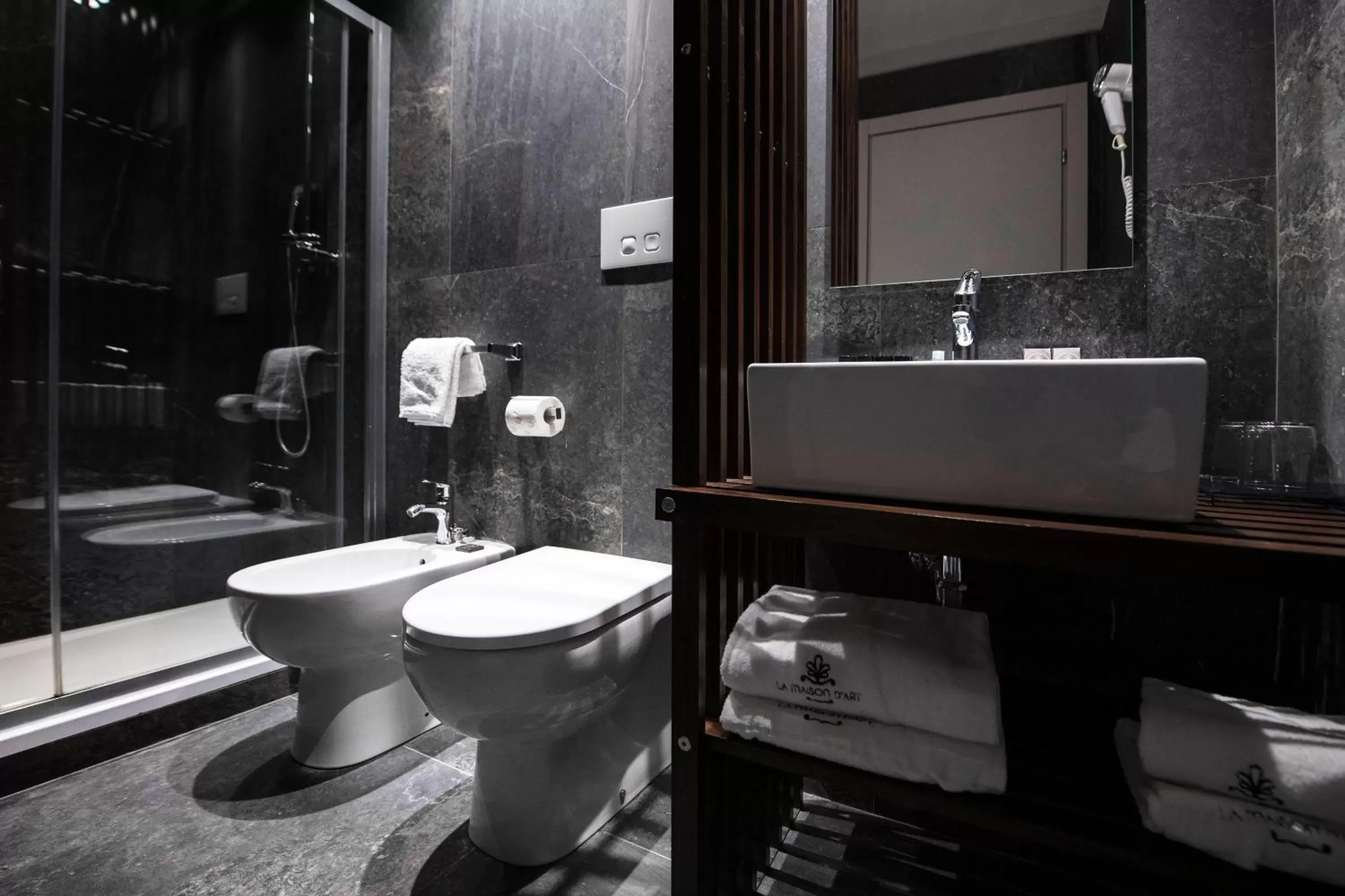 Toilet, Bathroom in Hotel 77 Seventy-Seven - Maison D'Art Collection