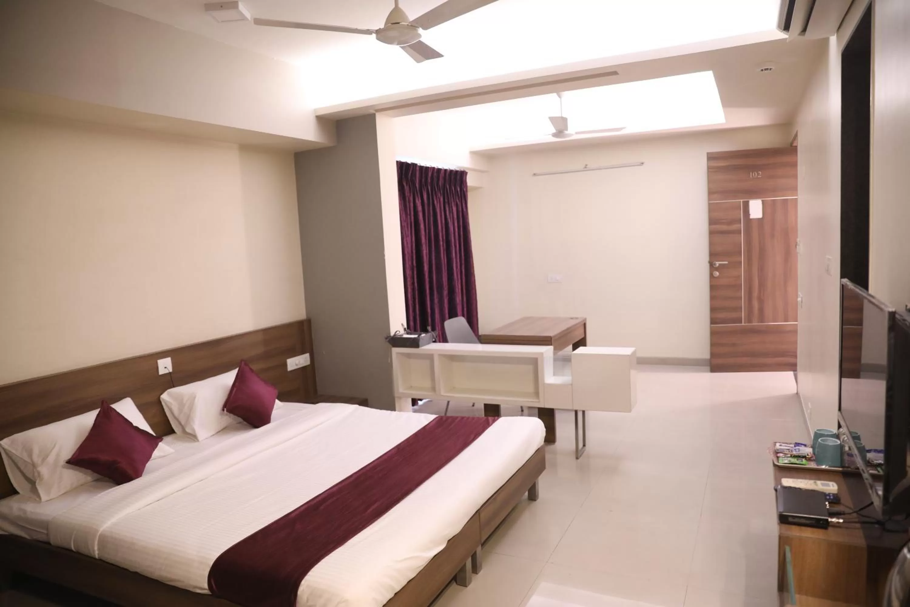 Bedroom, Bed in AUHTEL Baner