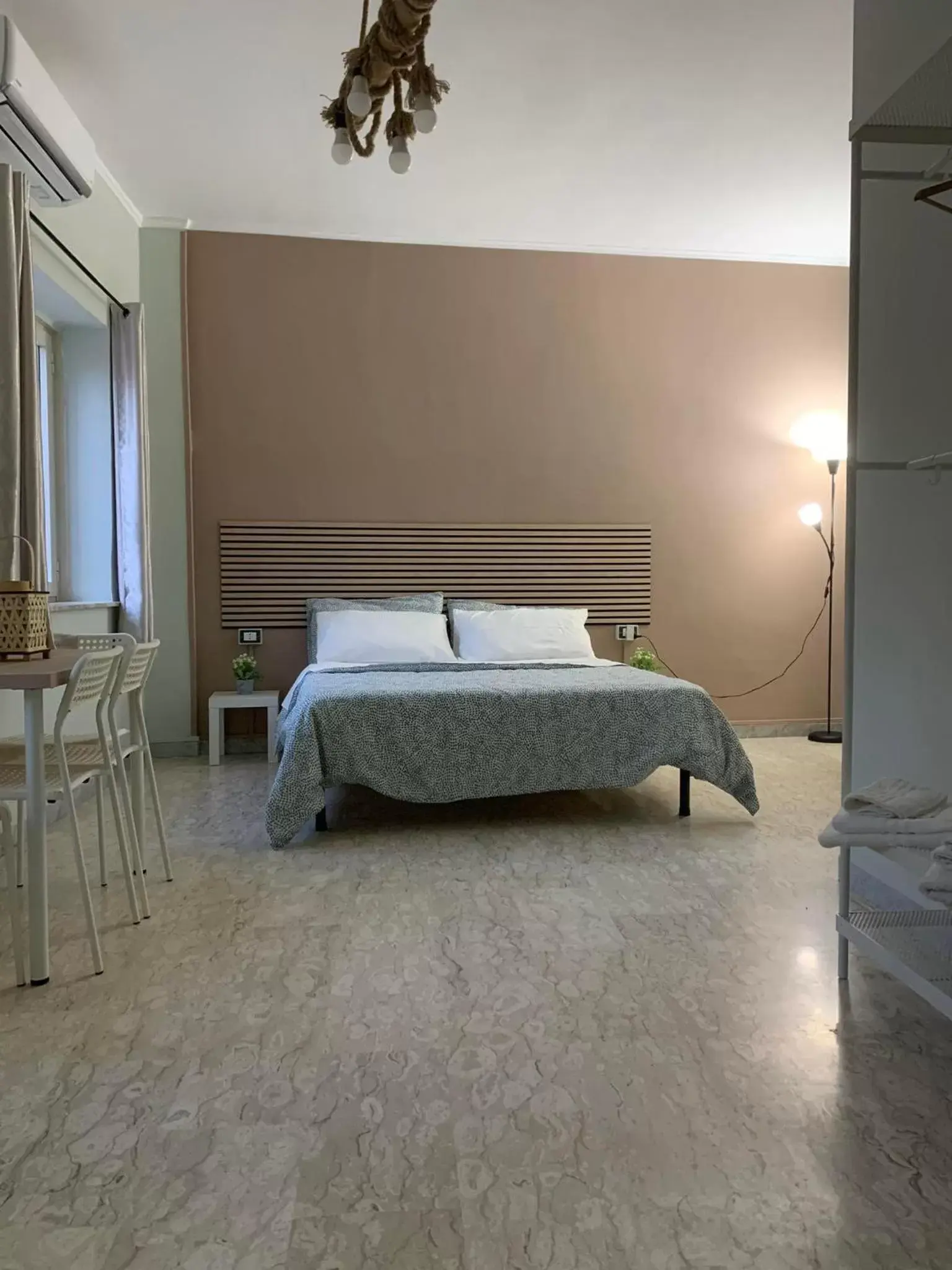 Bed in Neapolis center2