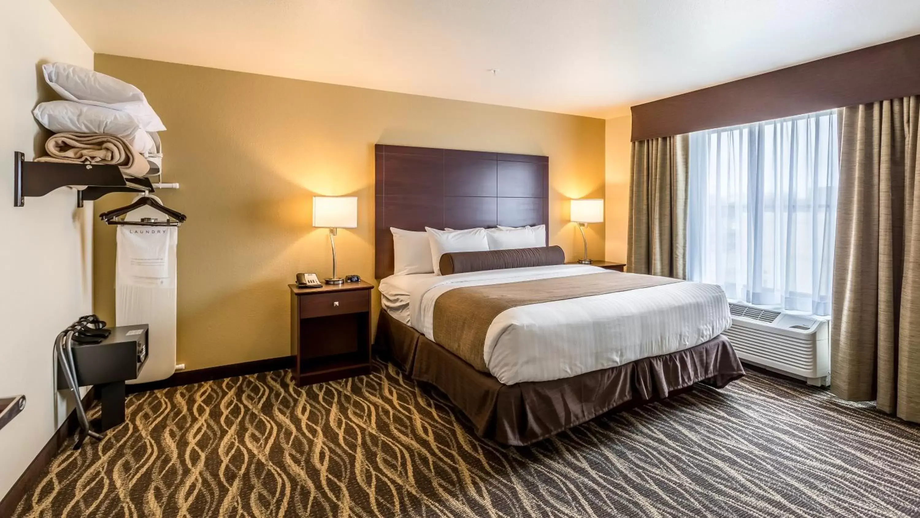 Bed in Cobblestone Hotel & Suites - Chippewa Falls