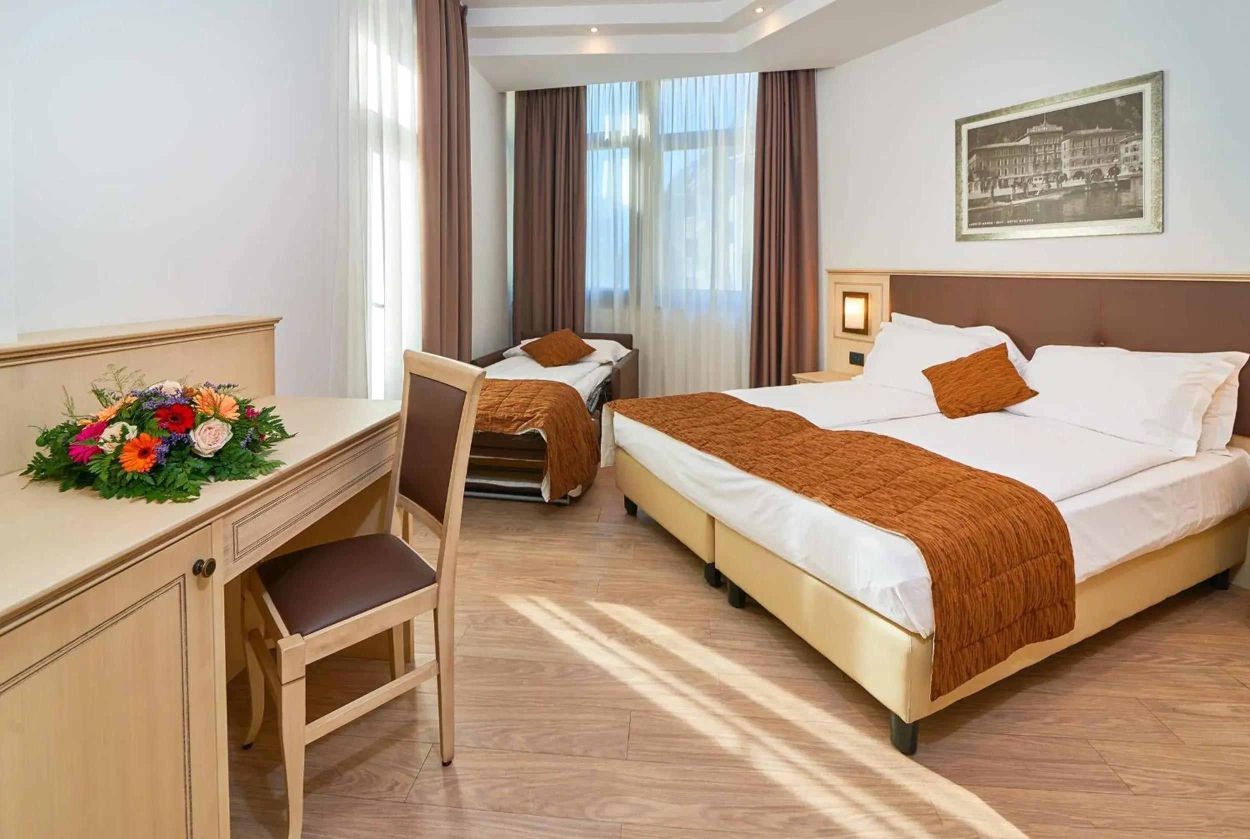 Bedroom, Bed in Hotel Europa - Skypool & Panorama