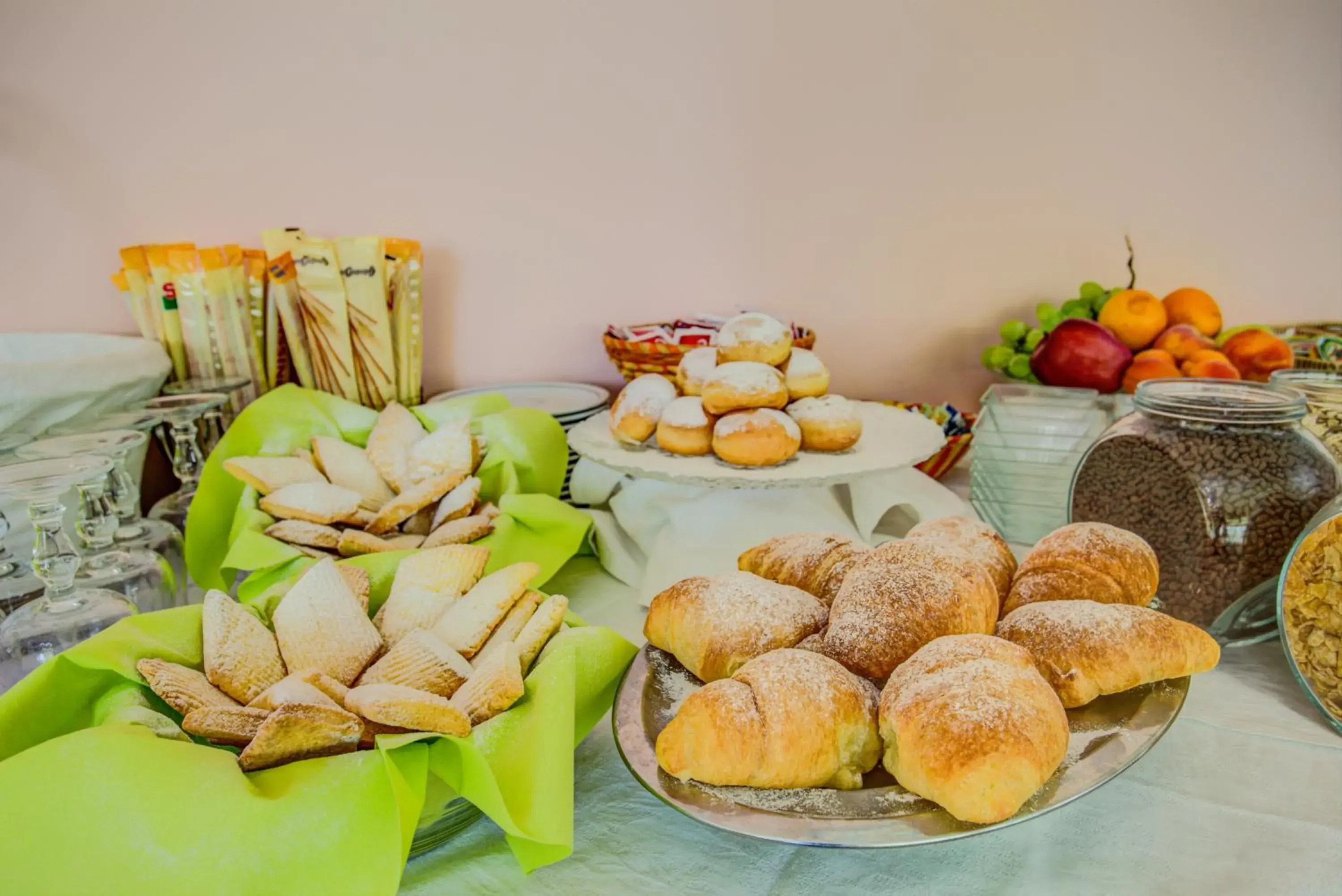 Buffet breakfast, Food in Hotel Diamante