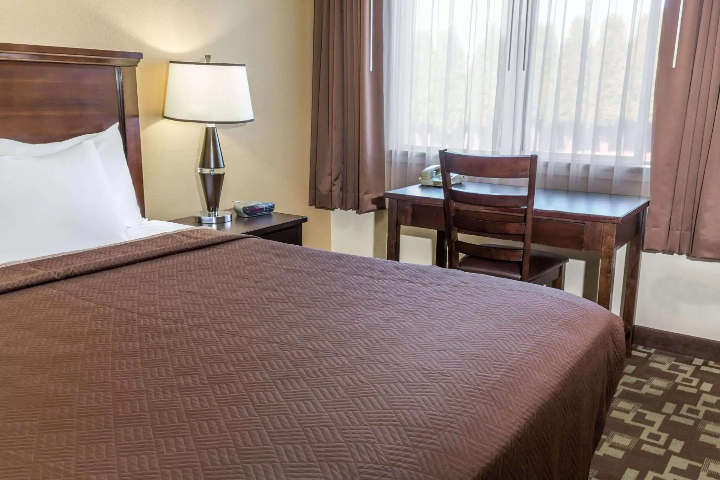 Photo of the whole room, Bed in Travelodge by Wyndham Newport Photo of the whole room, Bed in Travelodge by Wyndham Newport