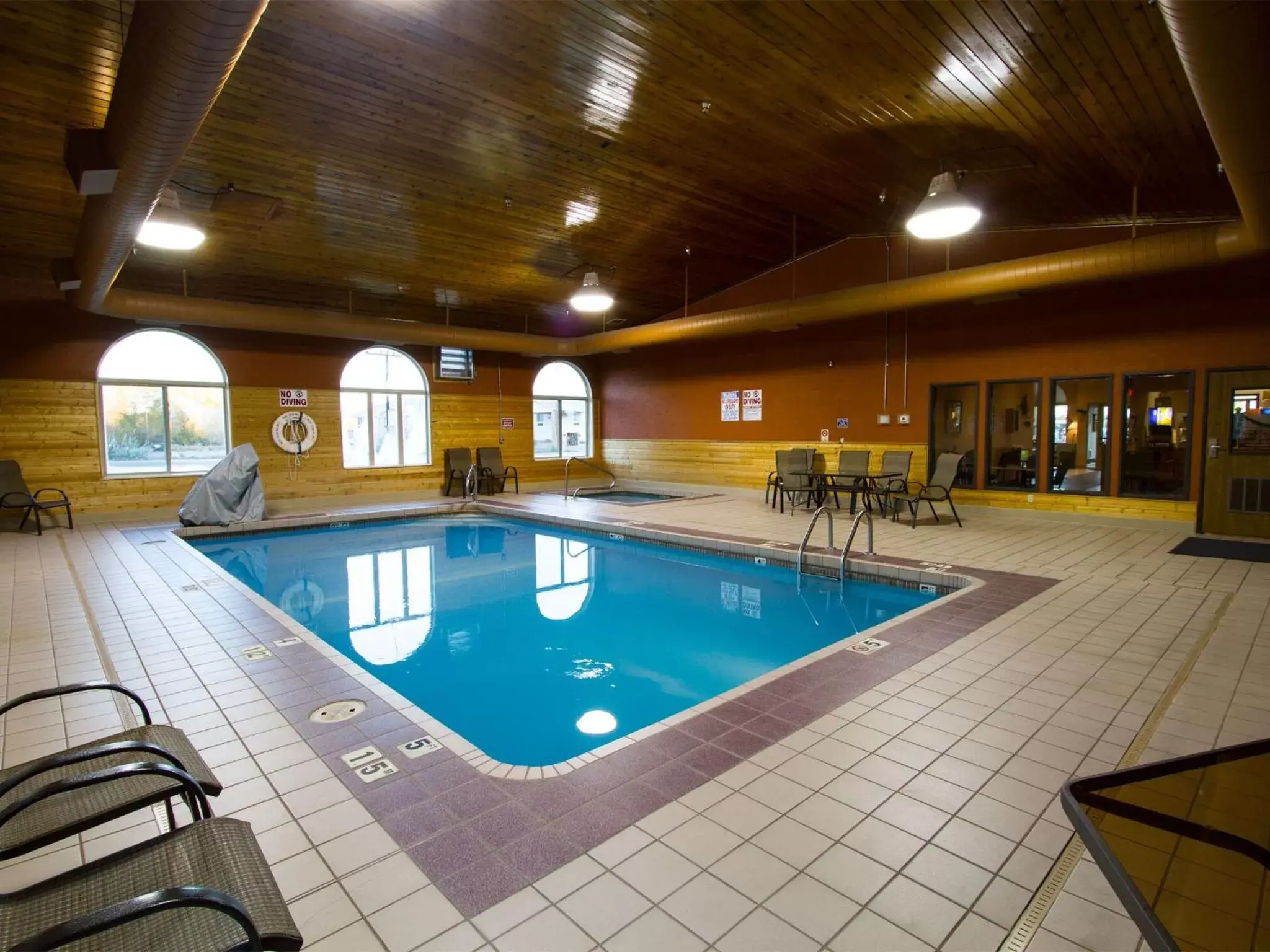 Spa and wellness centre/facilities, Swimming Pool in Miles City Hotel & Suites