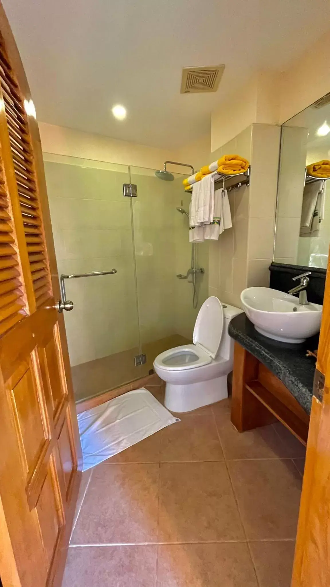 Bathroom in Coco Grove Beach Resort, Siquijor Island