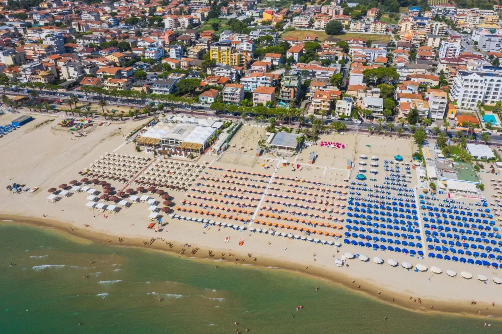 Bird's eye view, Bird's-eye View in Residence Playa