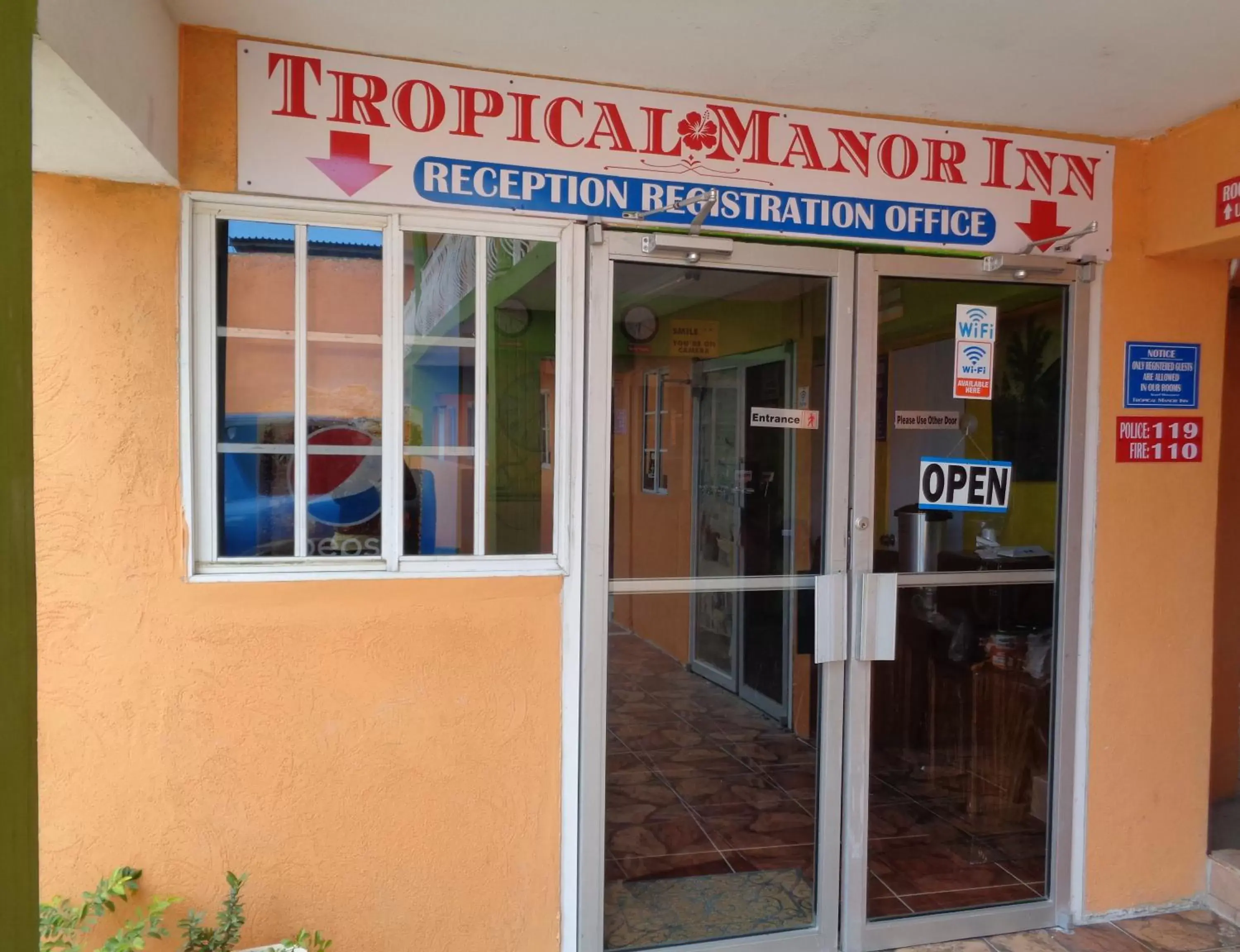 Tropical Manor Inn - Kingston