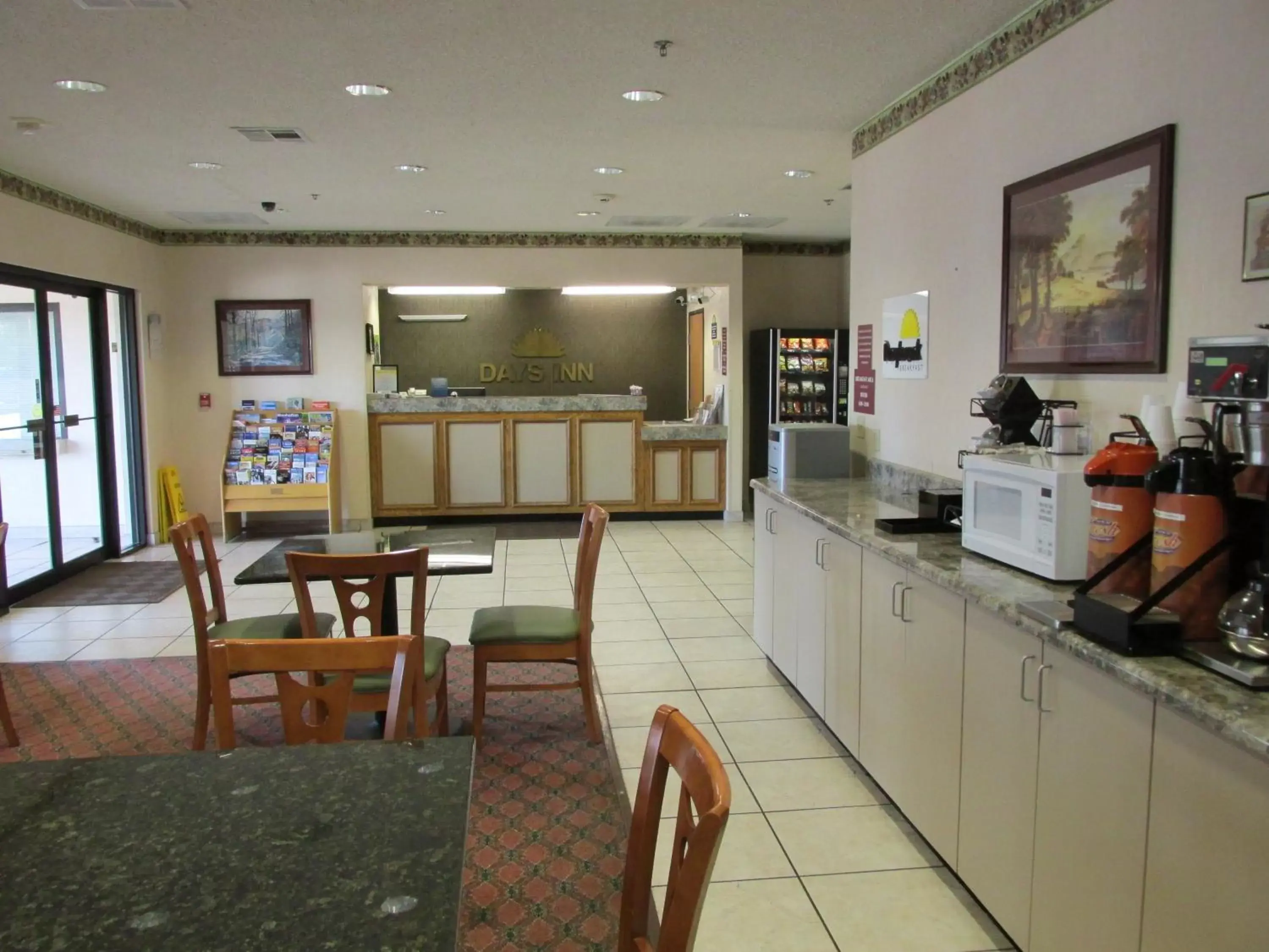 Restaurant/places to eat in Days Inn by Wyndham Jefferson City