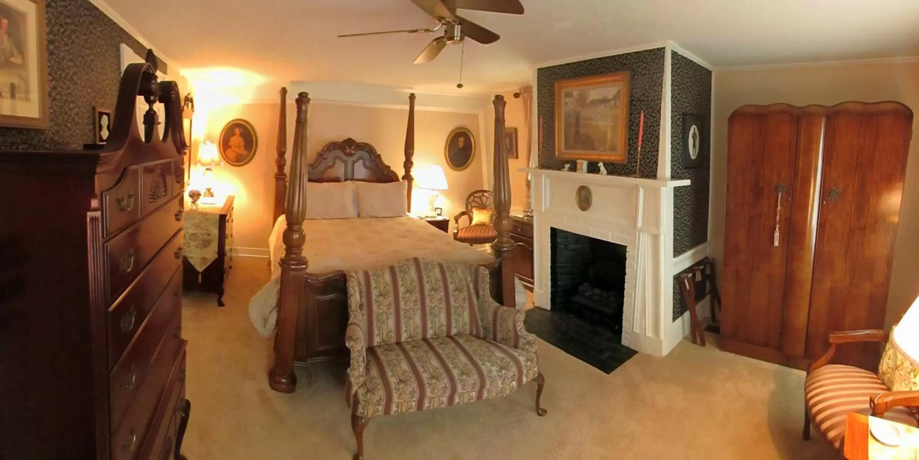 Photo of the whole room, Seating Area in Holiday Guest House Bed & Breakfast