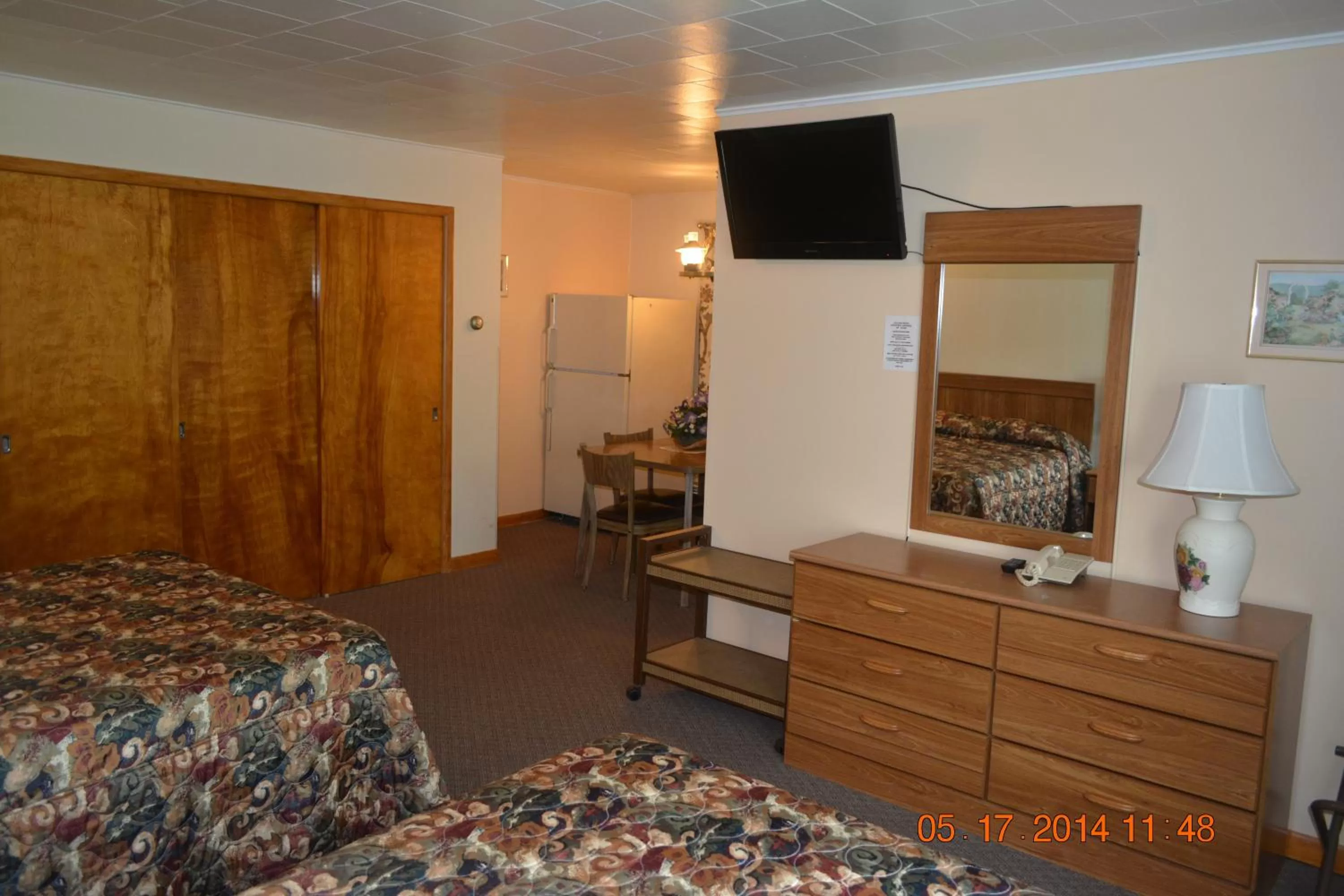 TV and multimedia, Bed in The Village Motel