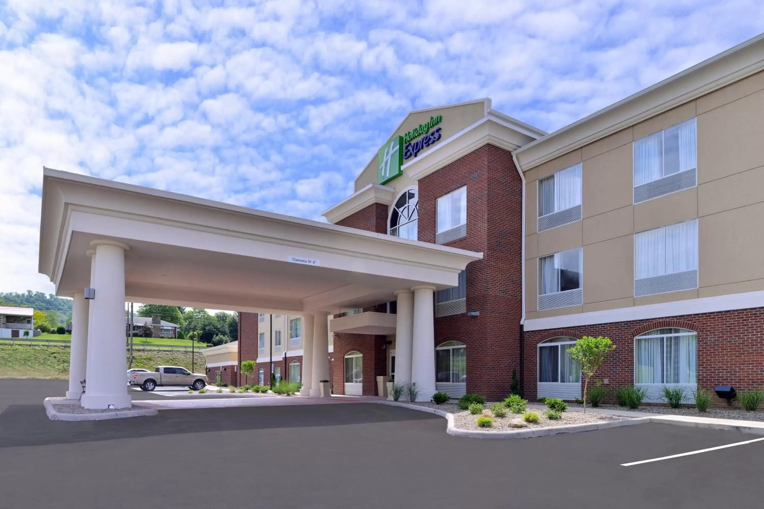 Property Building in Holiday Inn Express & Suites New Martinsville, an IHG Hotel