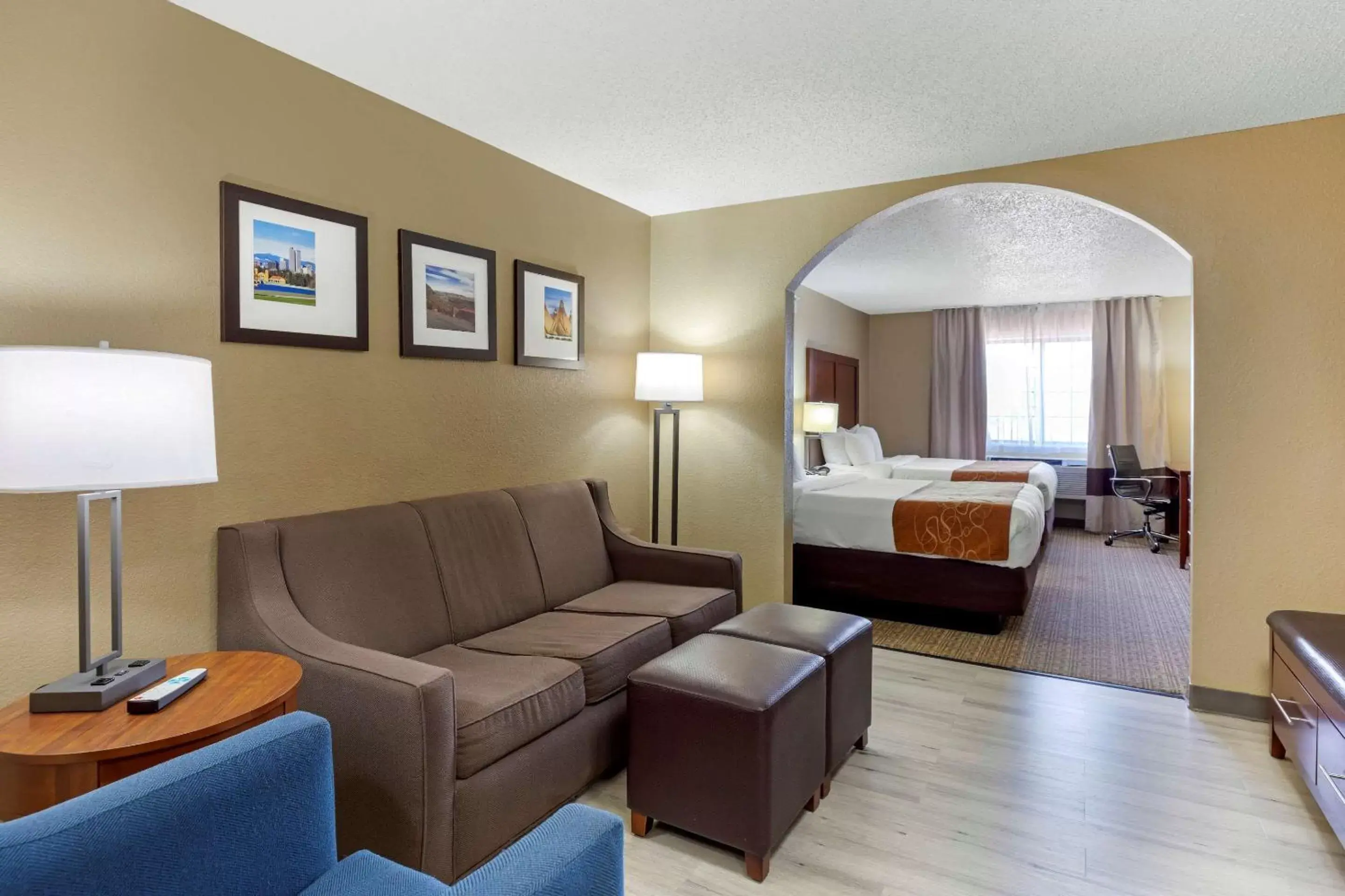 Bedroom, Seating Area in Comfort Suites Lakewood - Denver