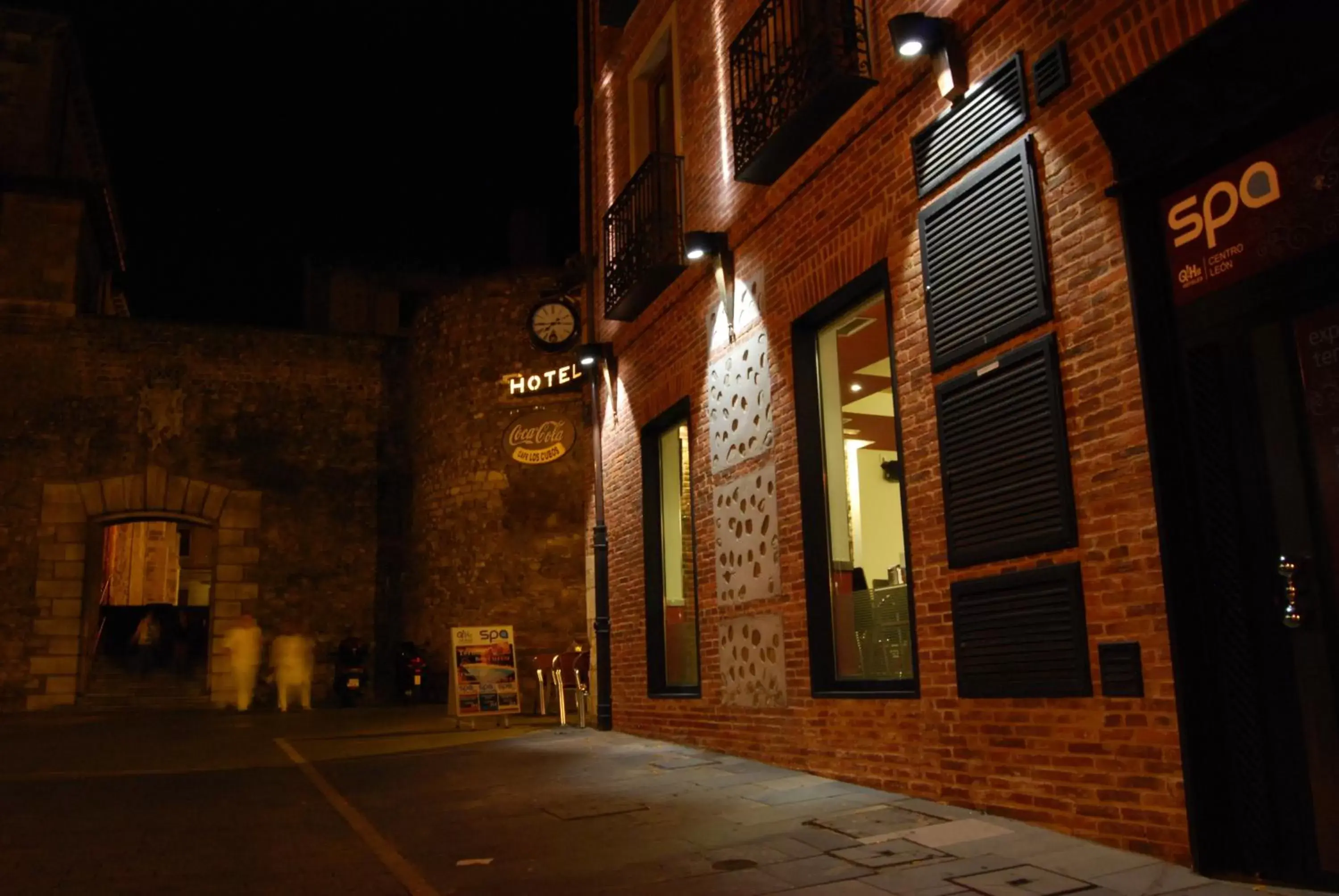 Property building in Hotel Spa QH Centro León Property building in Hotel Spa QH Centro León