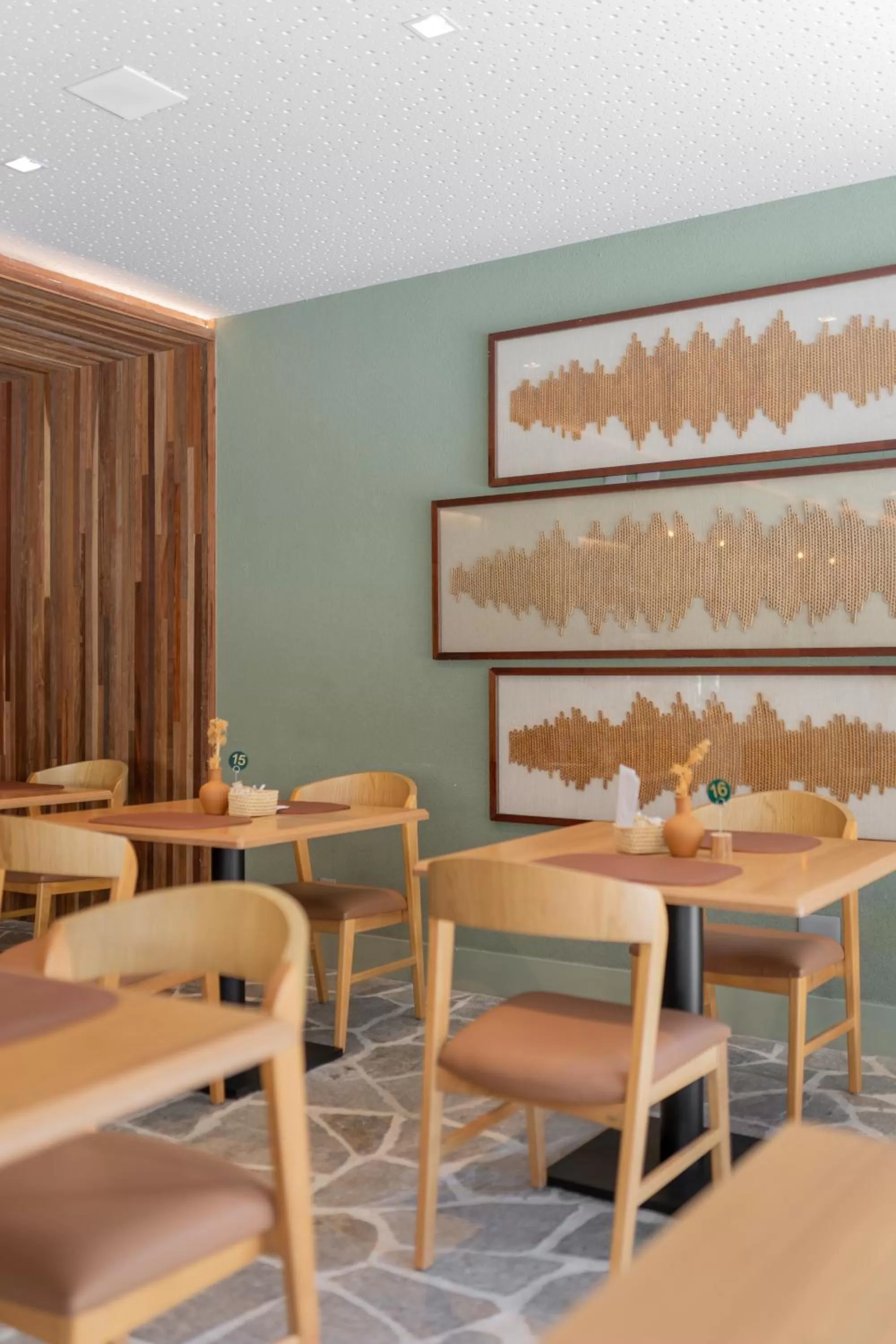 Restaurant/places to eat in Pauli Boutique Hotel