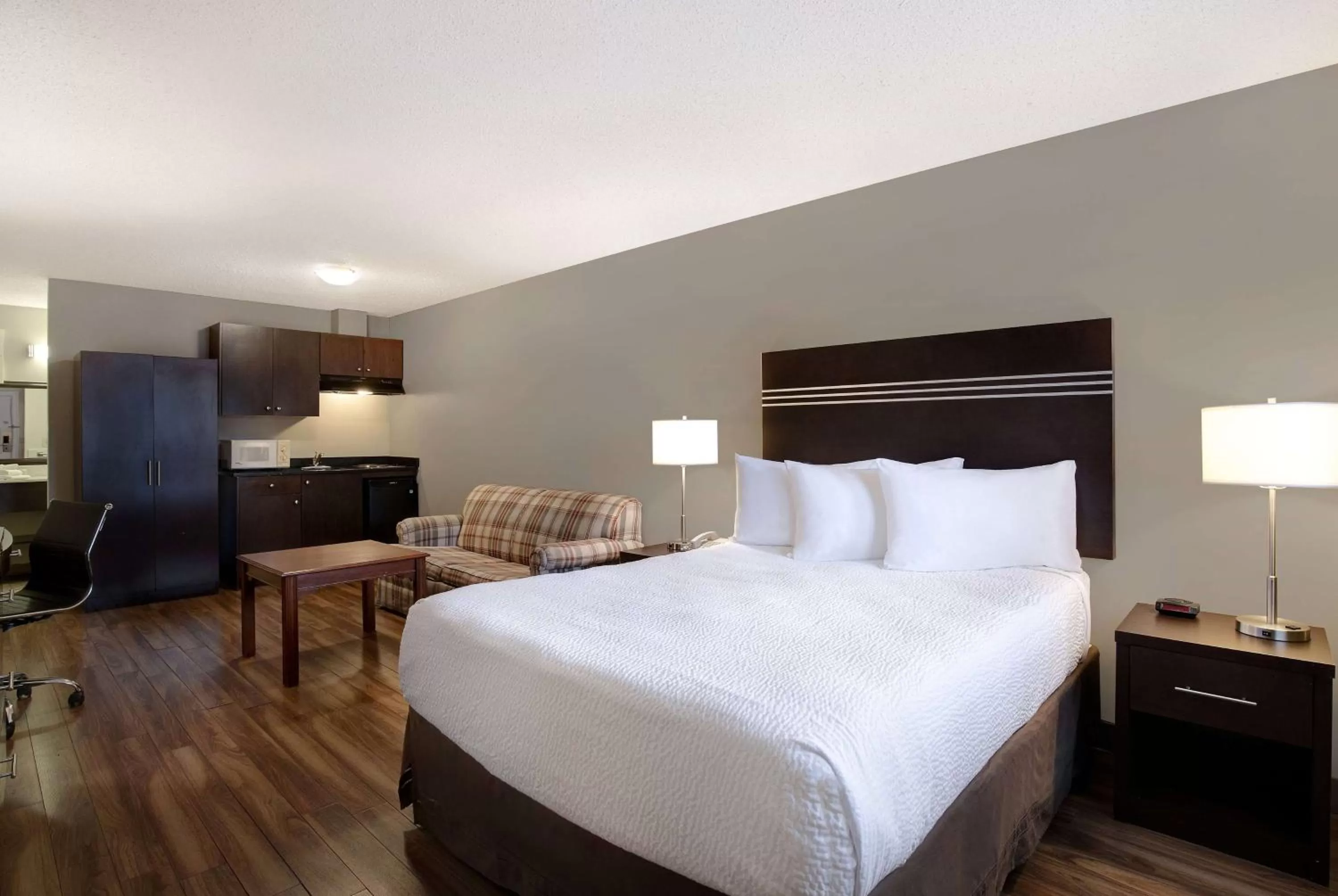 Bed in Days Inn by Wyndham Vernon