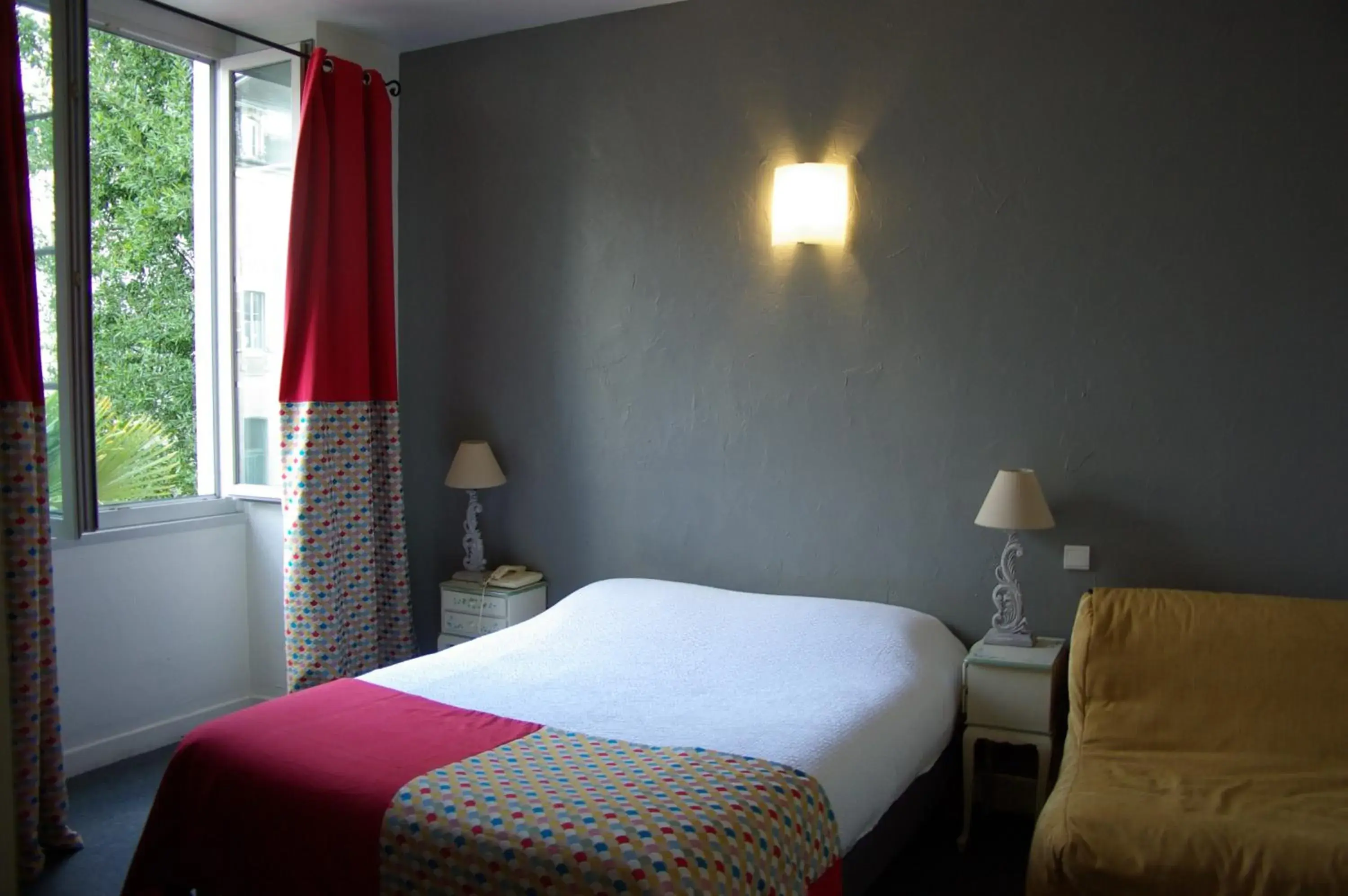 Bed in The Originals Boutique, Villa Montpensier, Pau Bed in The Originals Boutique, Villa Montpensier, Pau