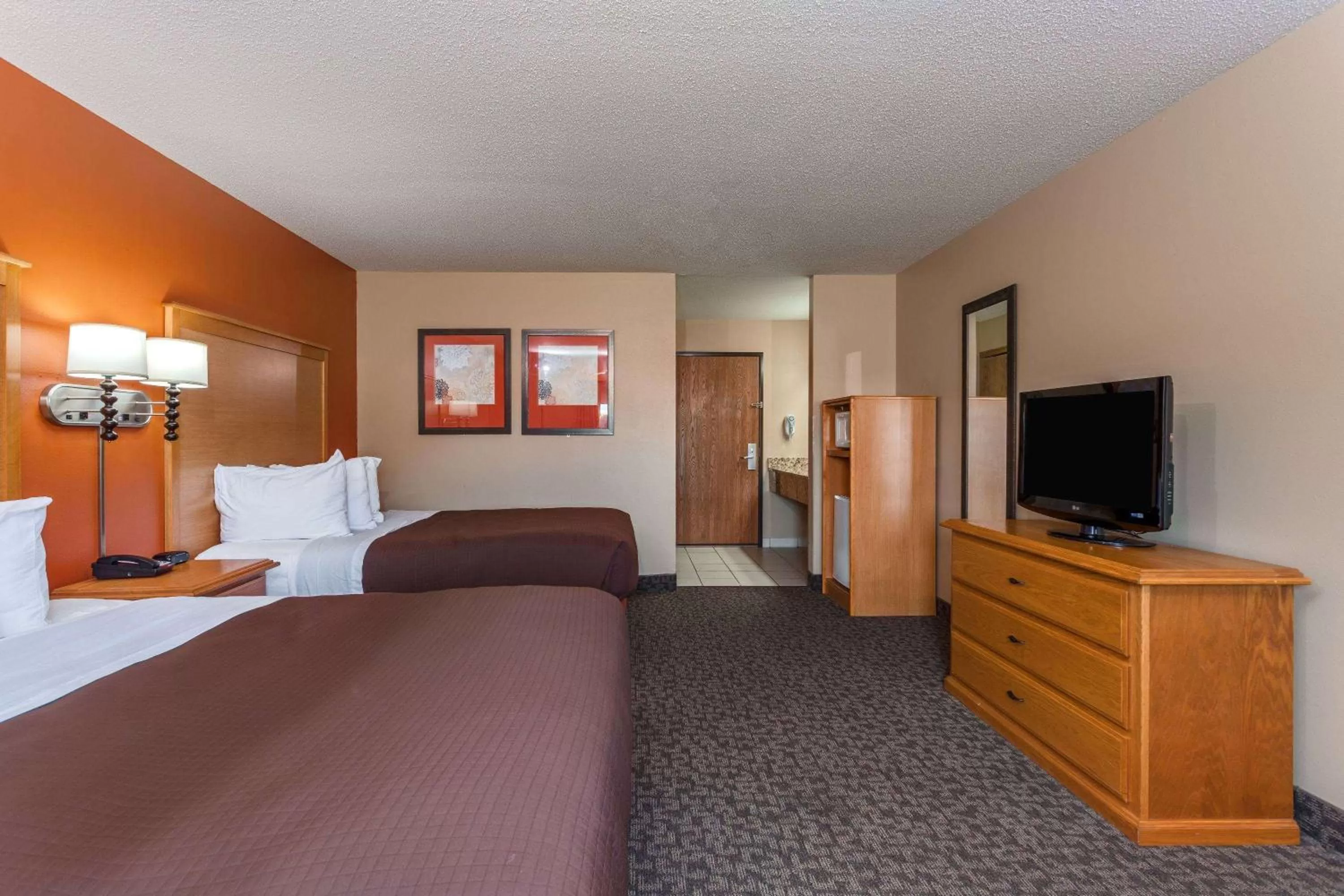 Photo of the whole room, Bed in AmericInn by Wyndham Boscobel