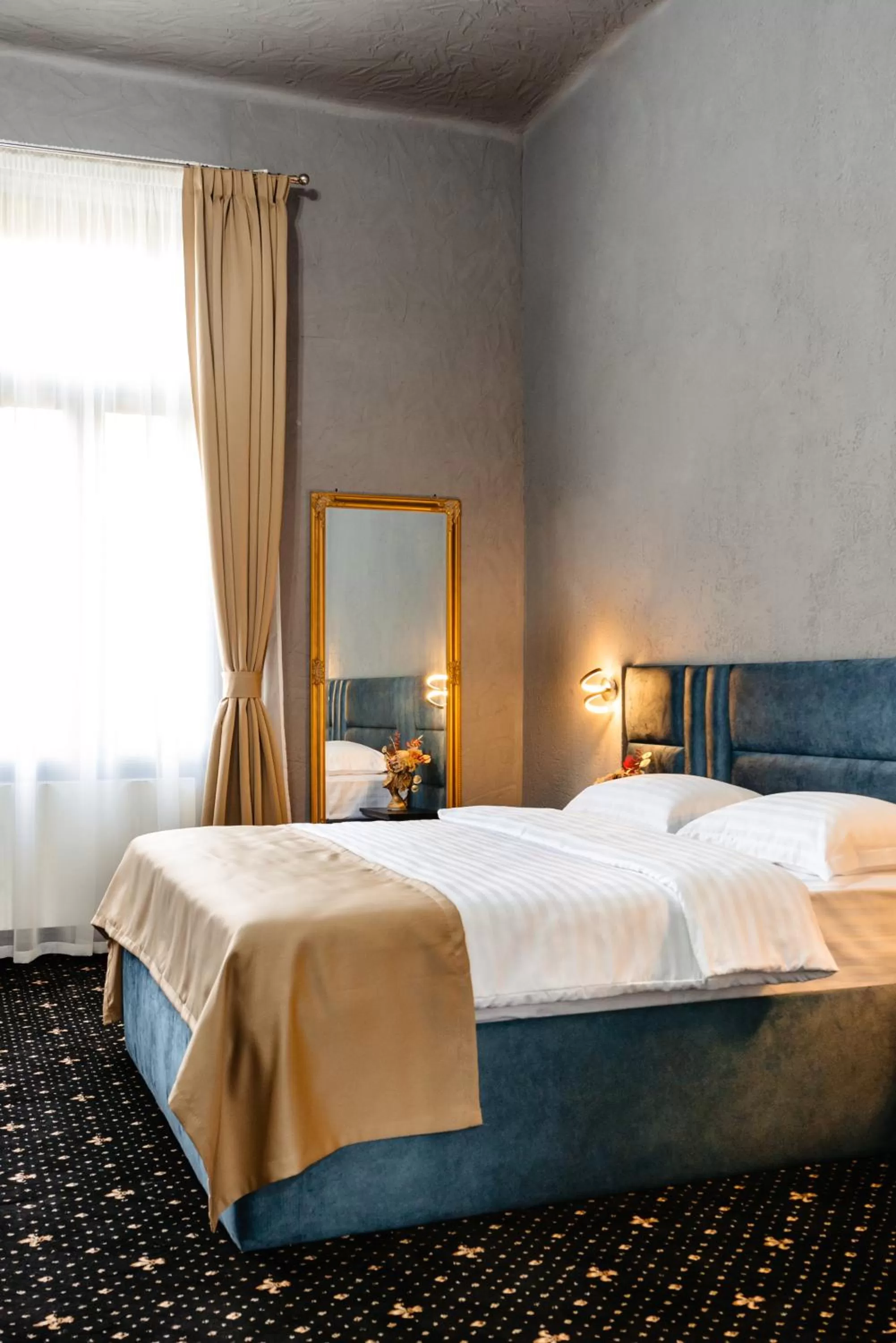 Bedroom, Bed in Palace Bulevard Inn