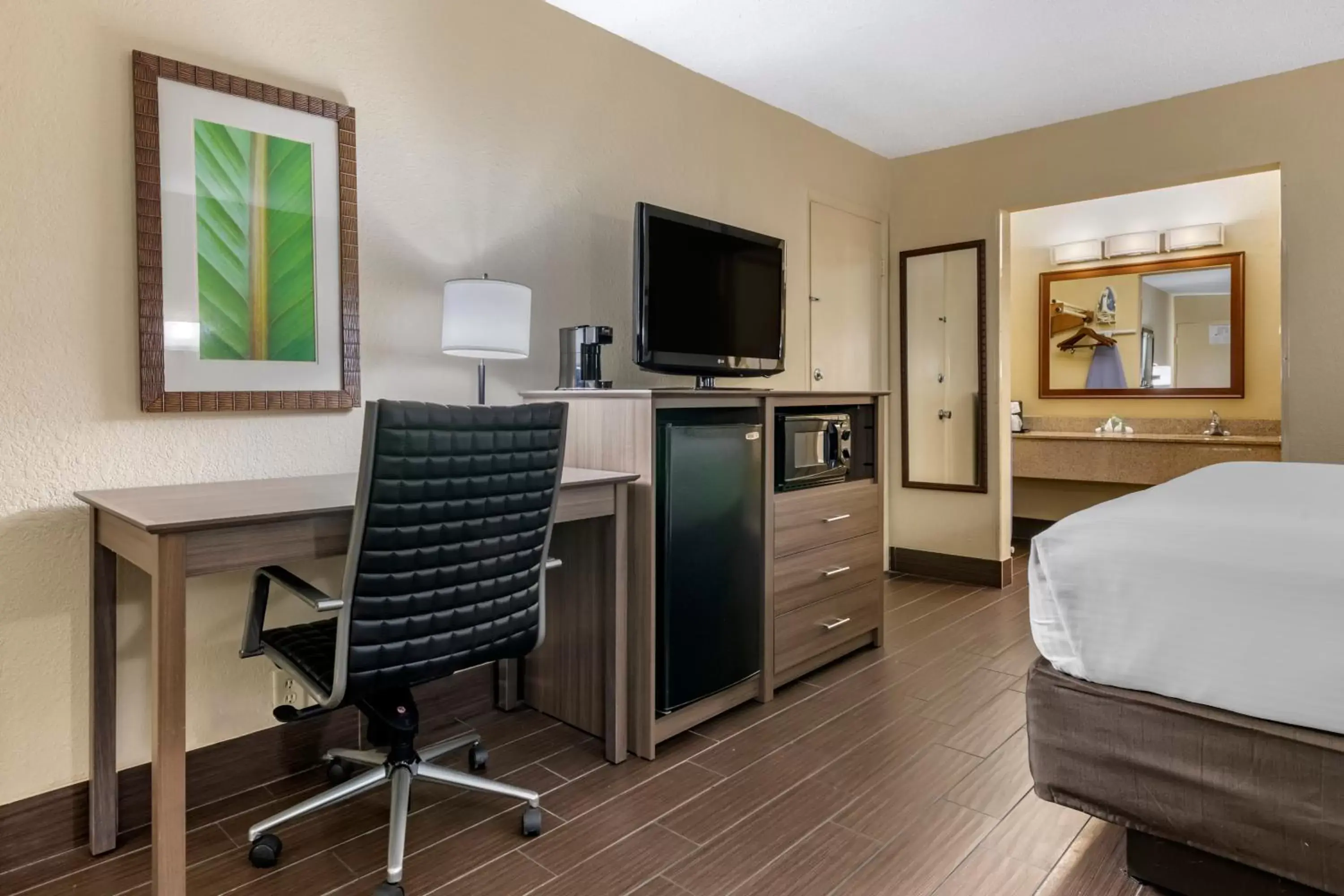 TV and multimedia in Best Western Downtown Stuart