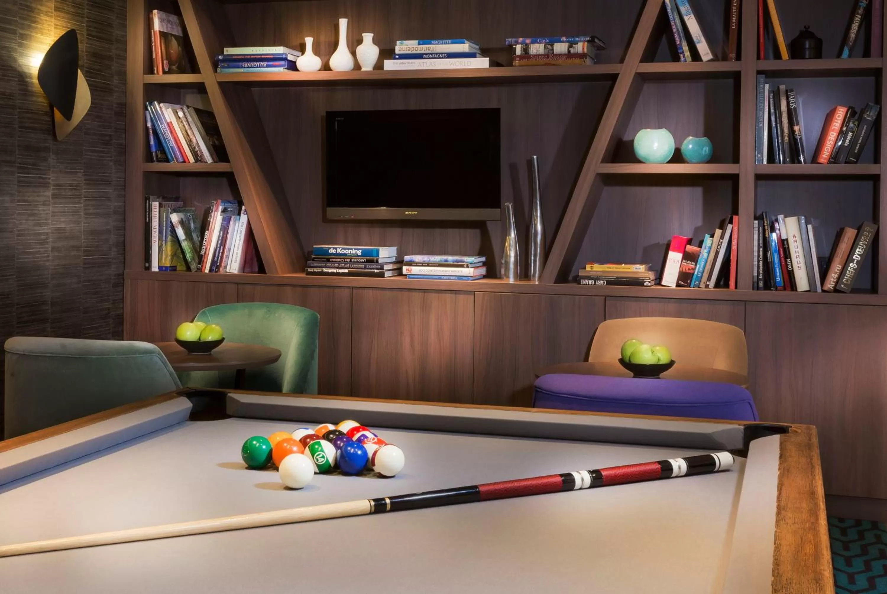 Billiard in Hotel Acanthe - Boulogne Billancourt