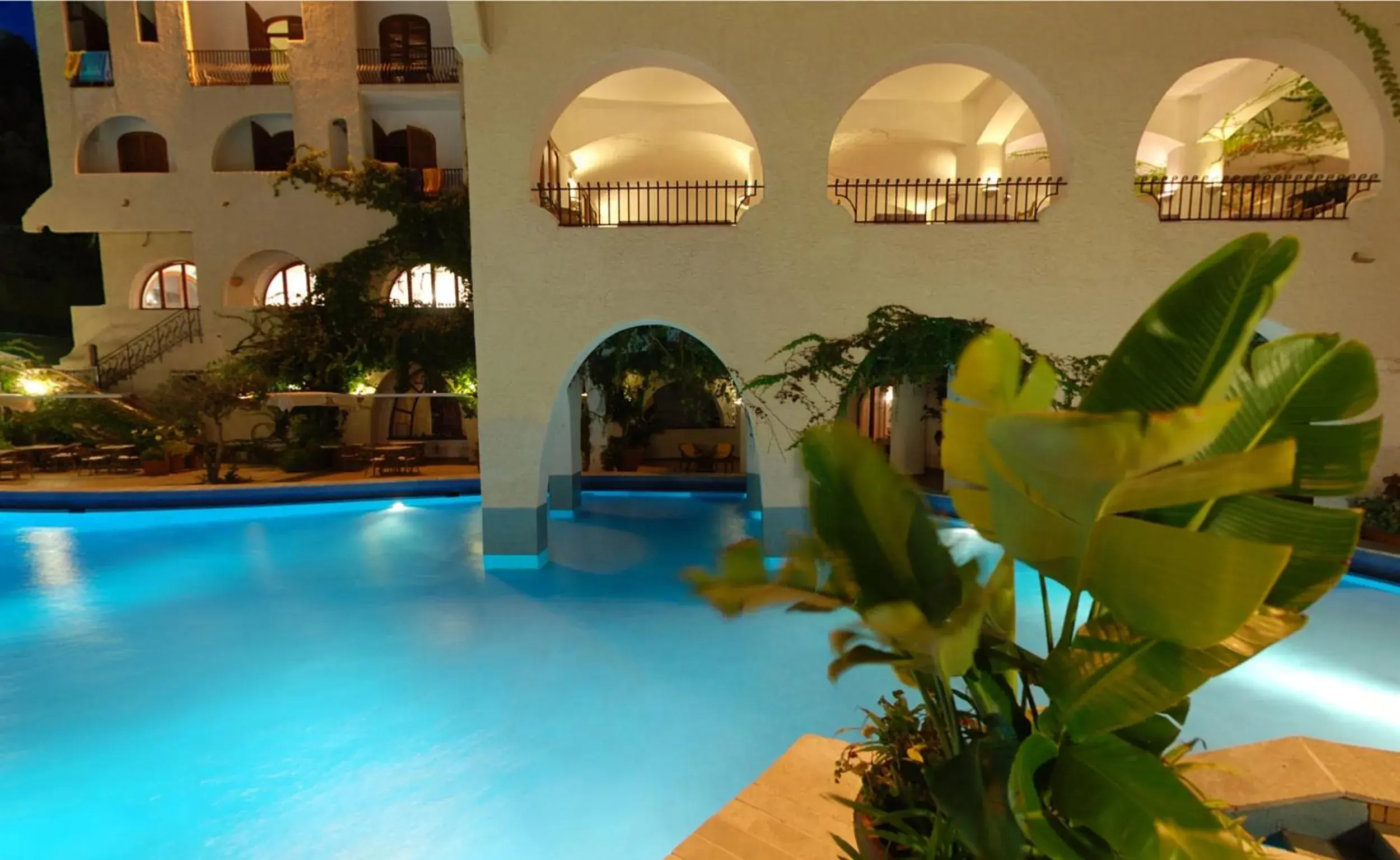 Property building, Swimming Pool in Hotel Carasco