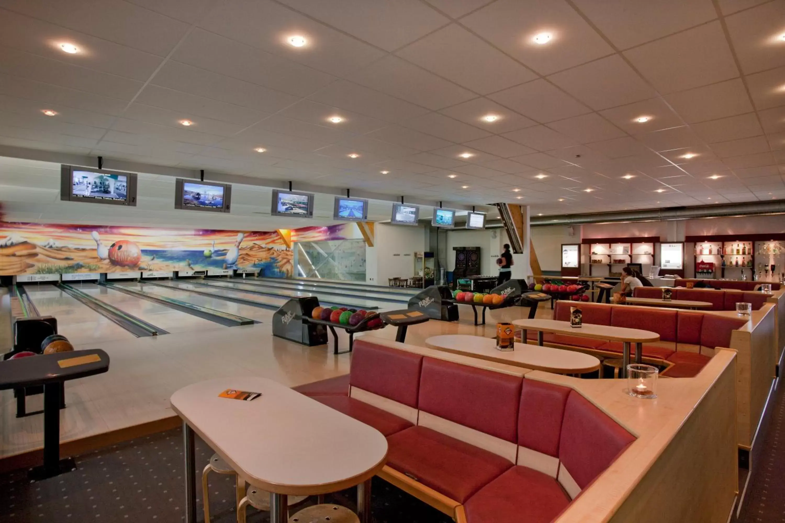 Bowling, Restaurant/Places to Eat in Hotel Olympica