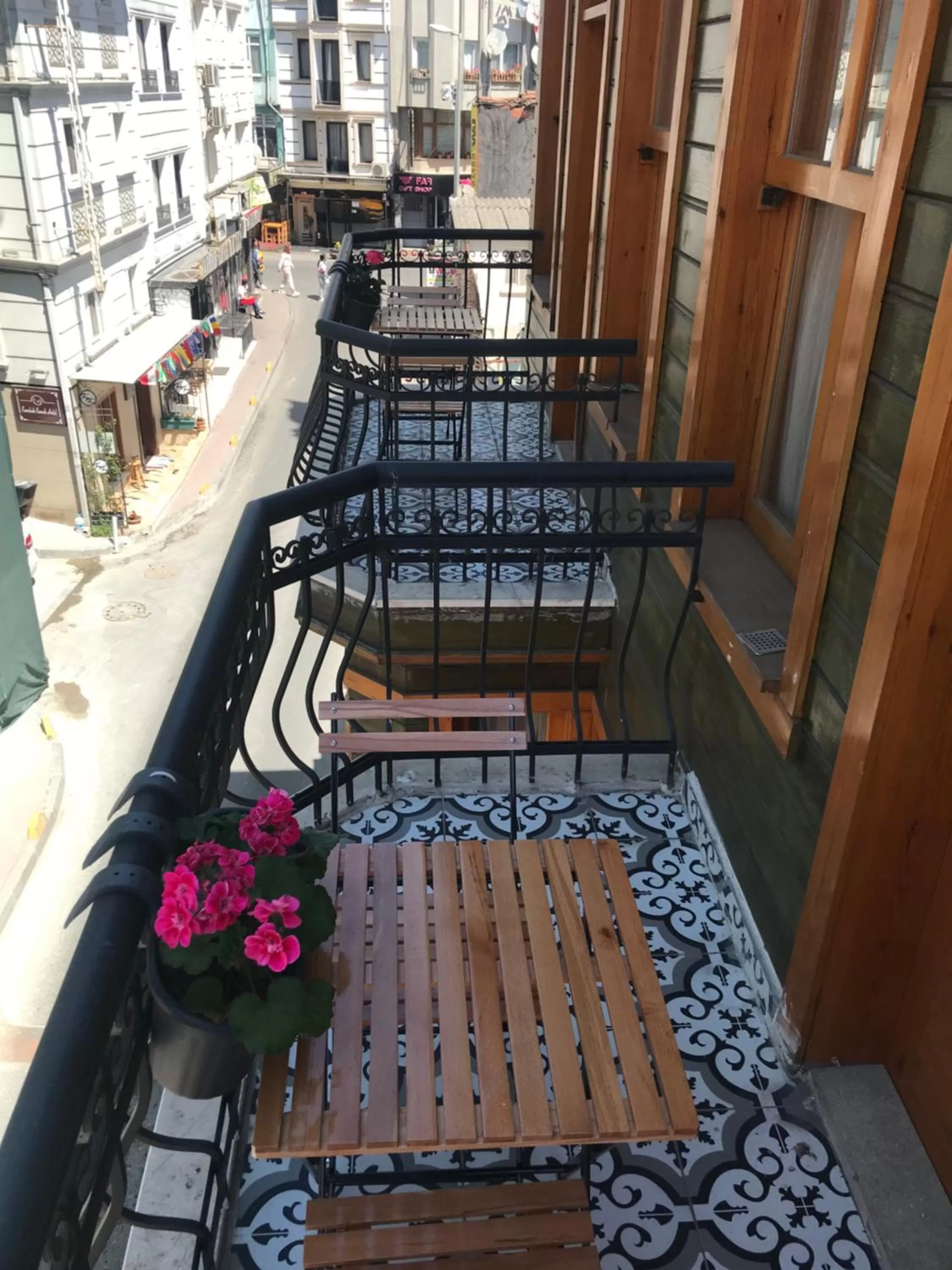 Balcony/Terrace in Green Mansion