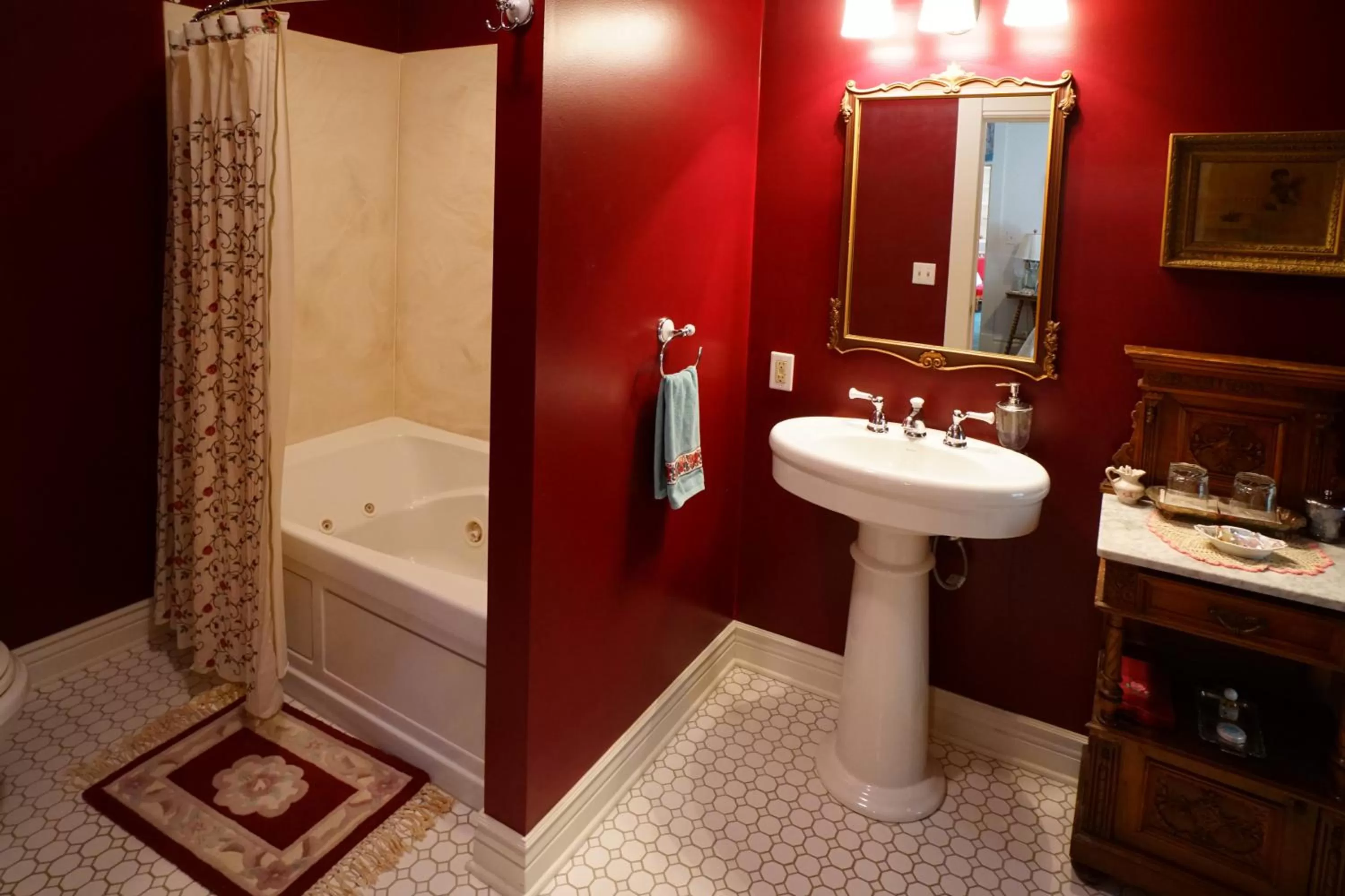 Bathroom in Rose Heart Inn