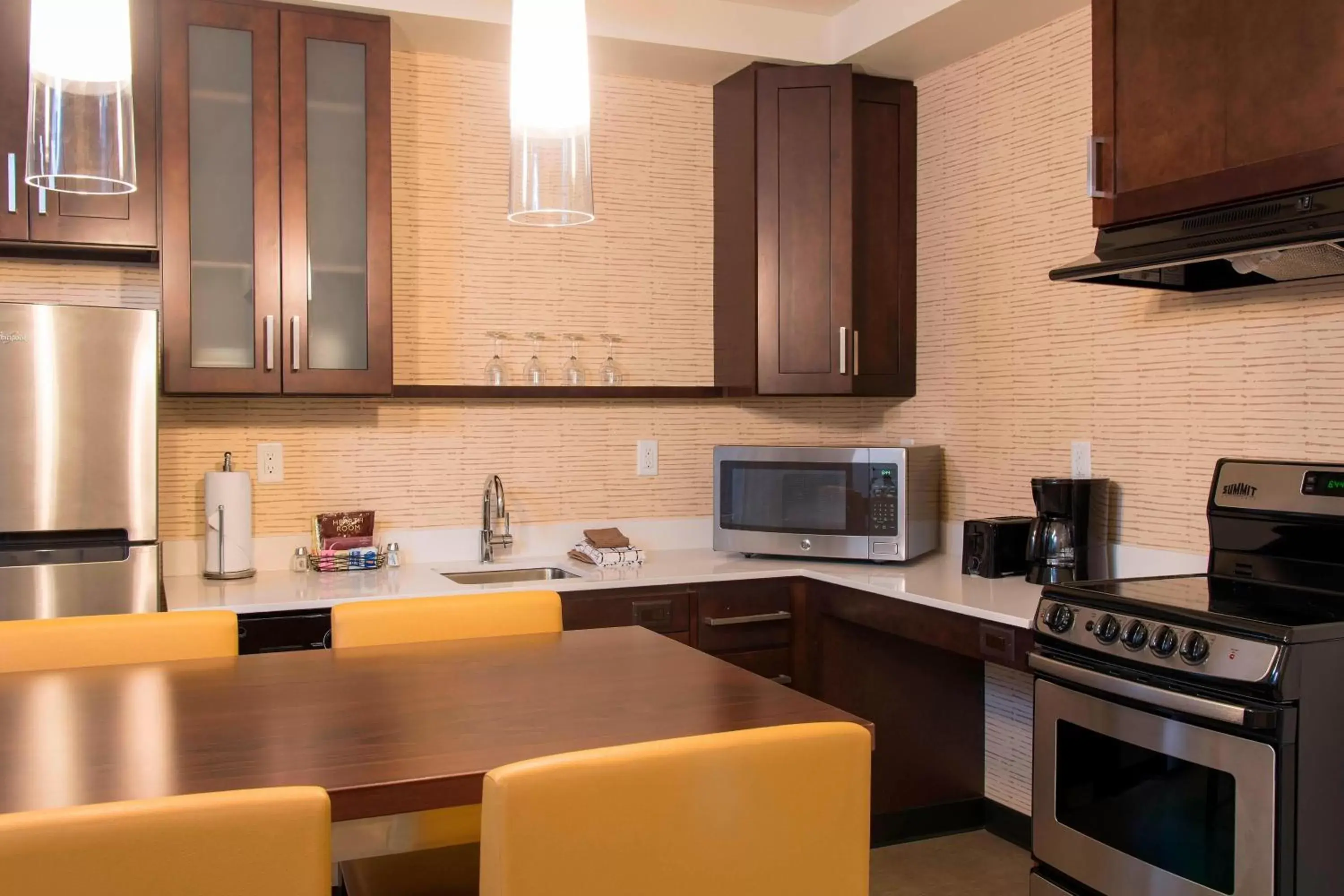 Bedroom, Kitchen/Kitchenette in Residence Inn by Marriott Ann Arbor Downtown