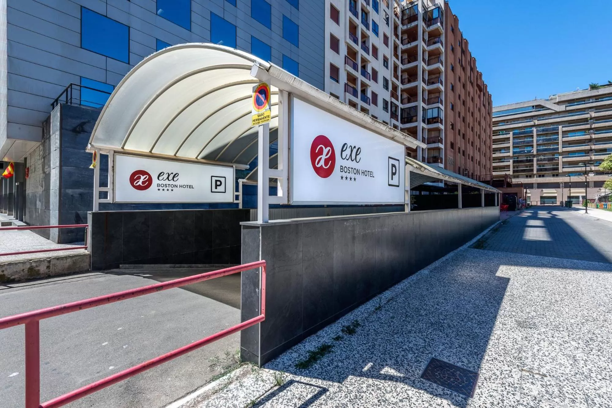 Facade/entrance in Exe Boston