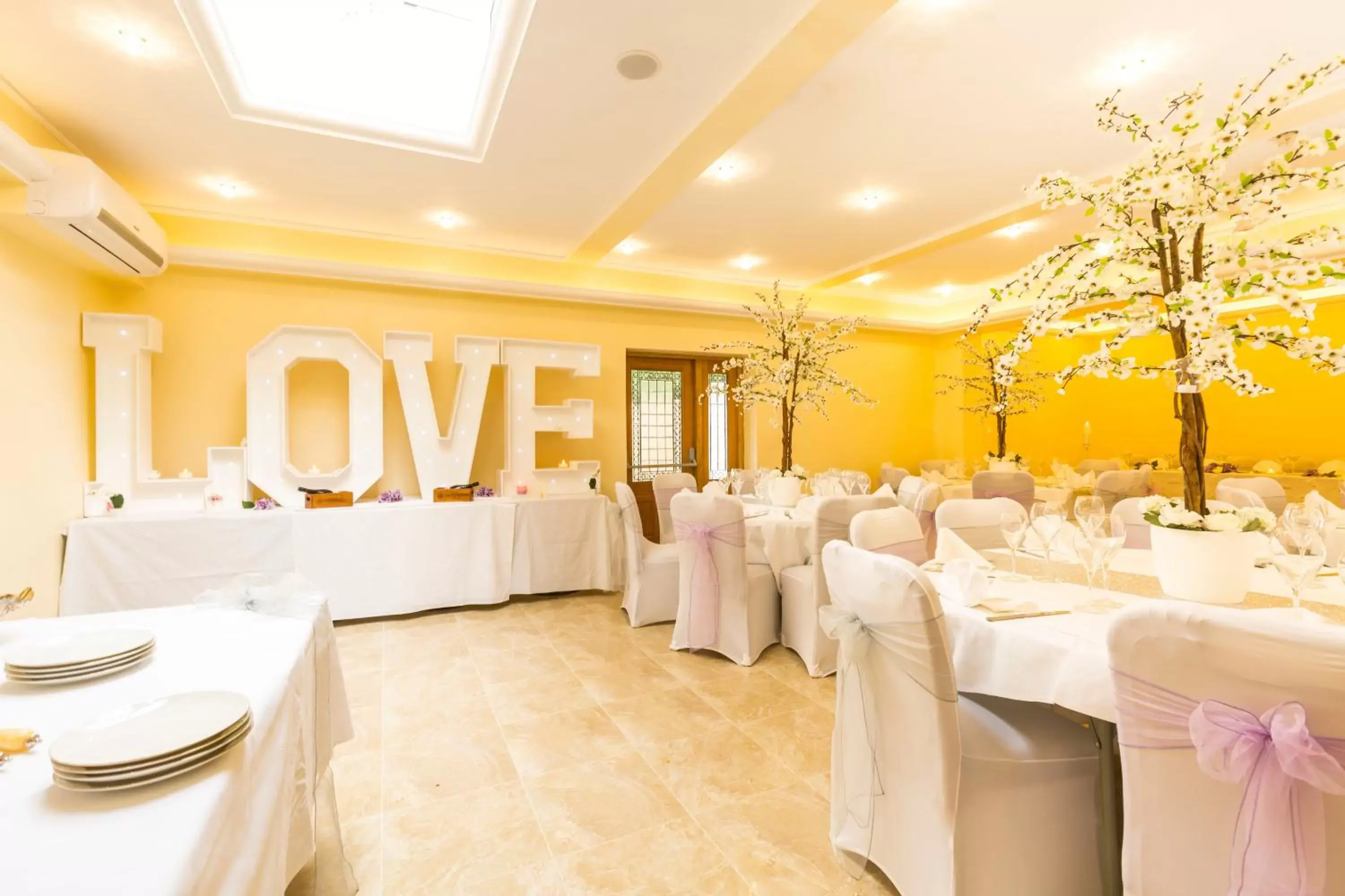Restaurant/places to eat, Banquet Facilities in Linton Hotel Luton