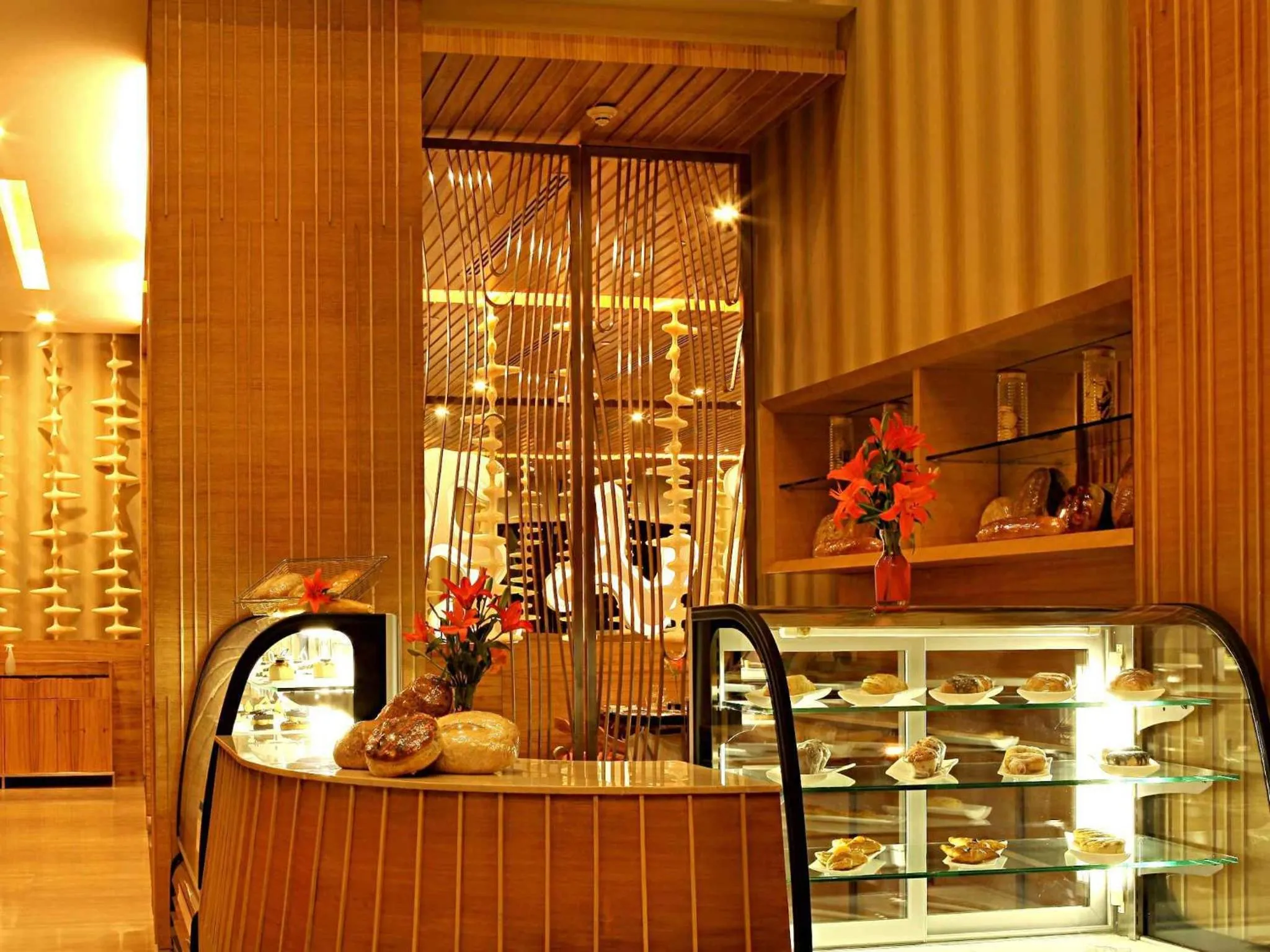 Restaurant/places to eat in The Metropolitan Hotel & Spa New Delhi