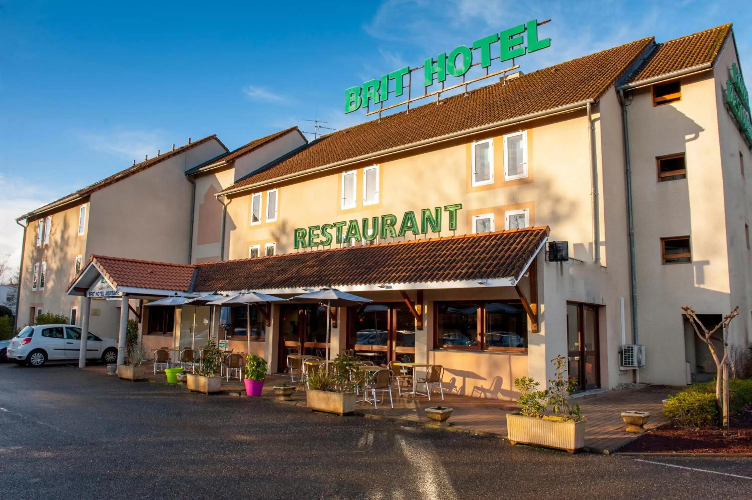 Property Building in Brit Hotel Agen - L'Aquitaine