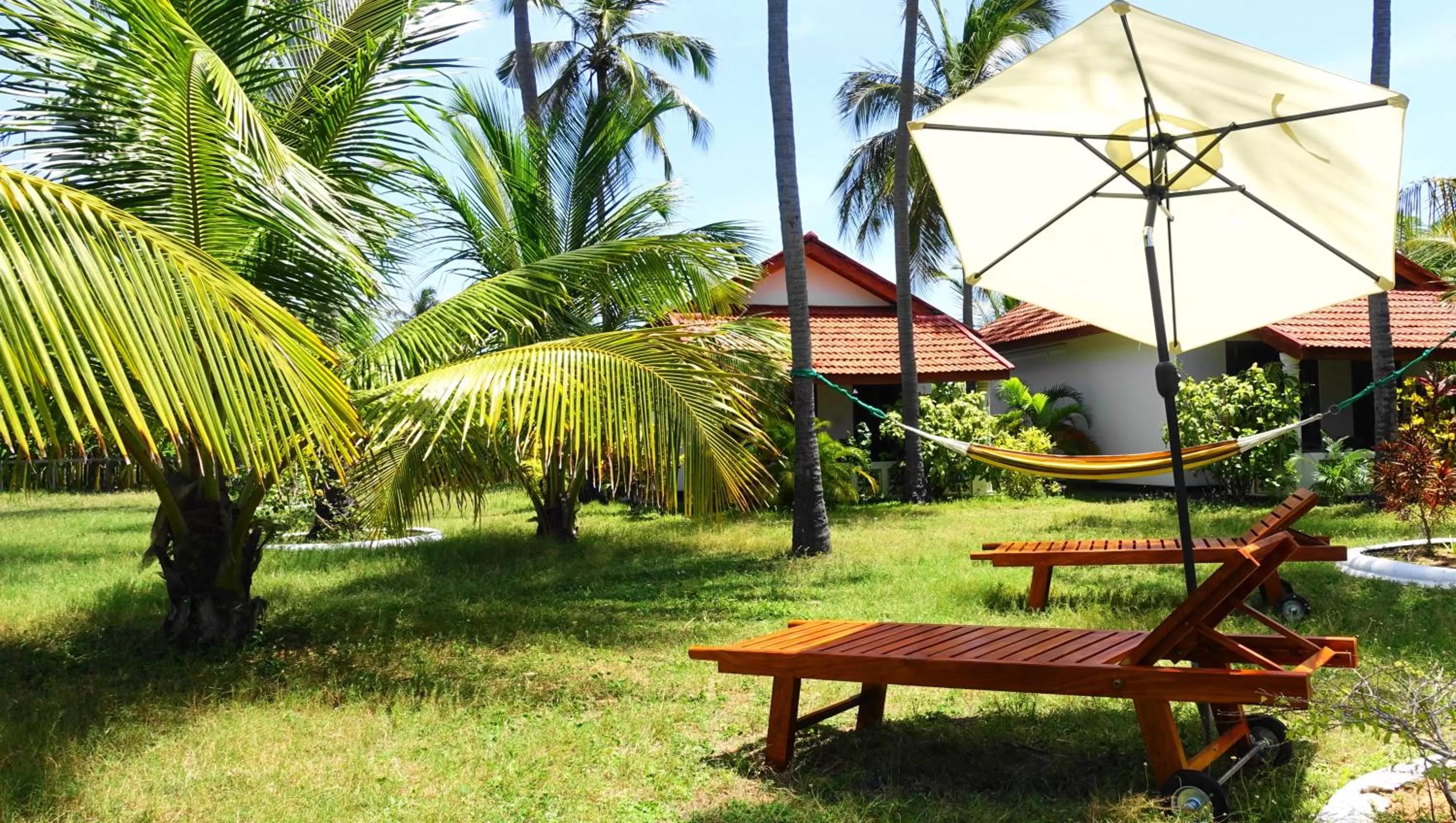Property building, Garden in Regina Beach Bungalow