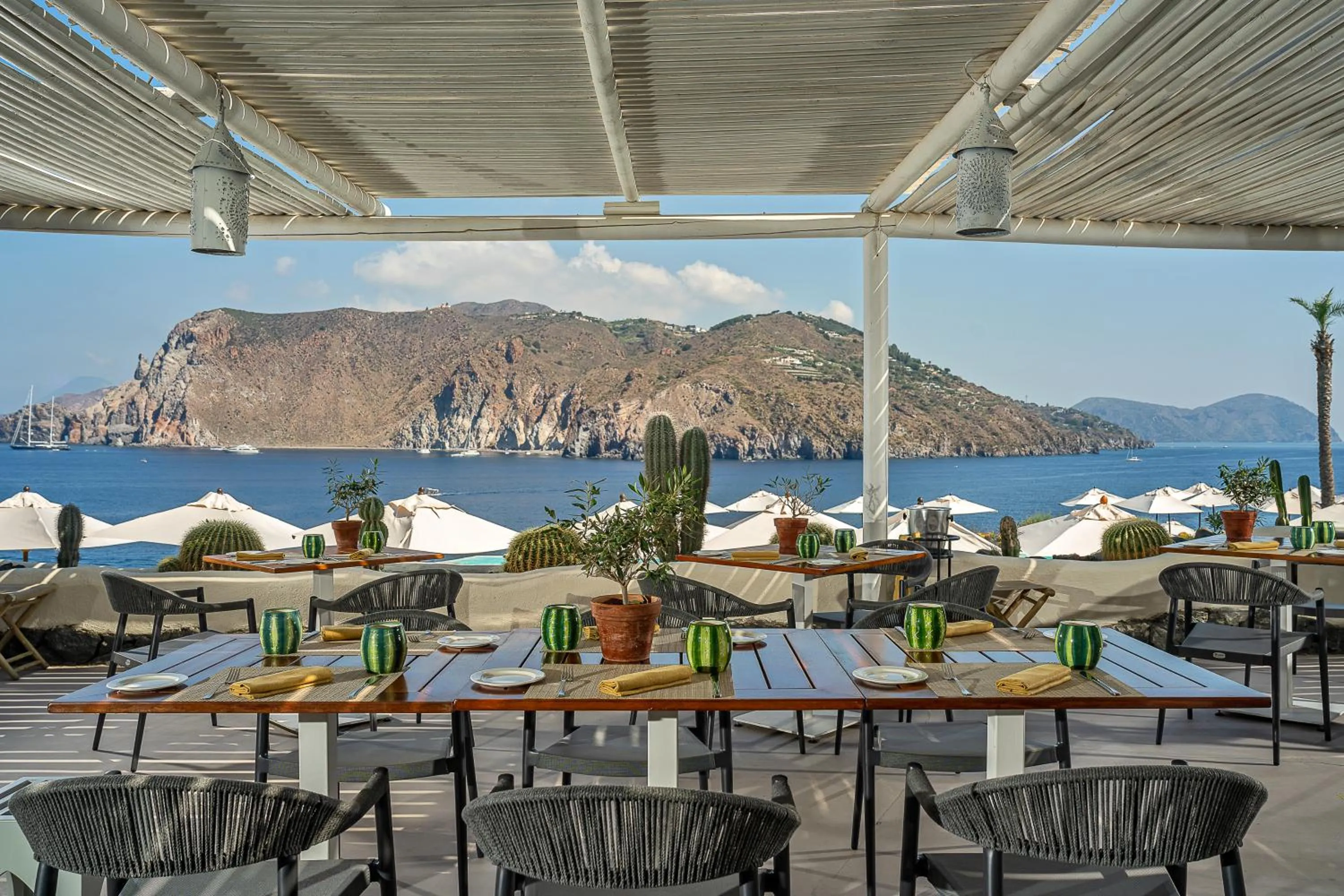 Restaurant/places to eat in Therasia Resort Sea and SPA - The Leading Hotels of the World