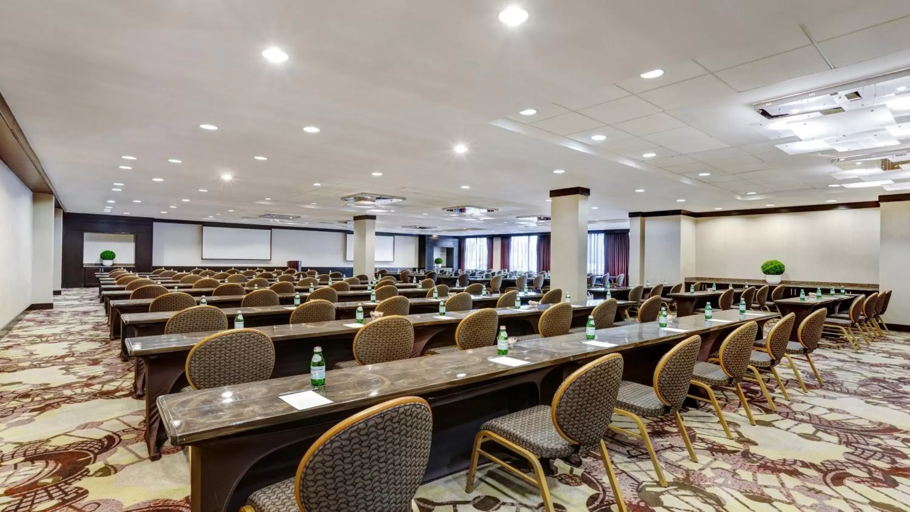 Meeting/conference room in Crowne Plaza Houston Galleria Area, an IHG Hotel