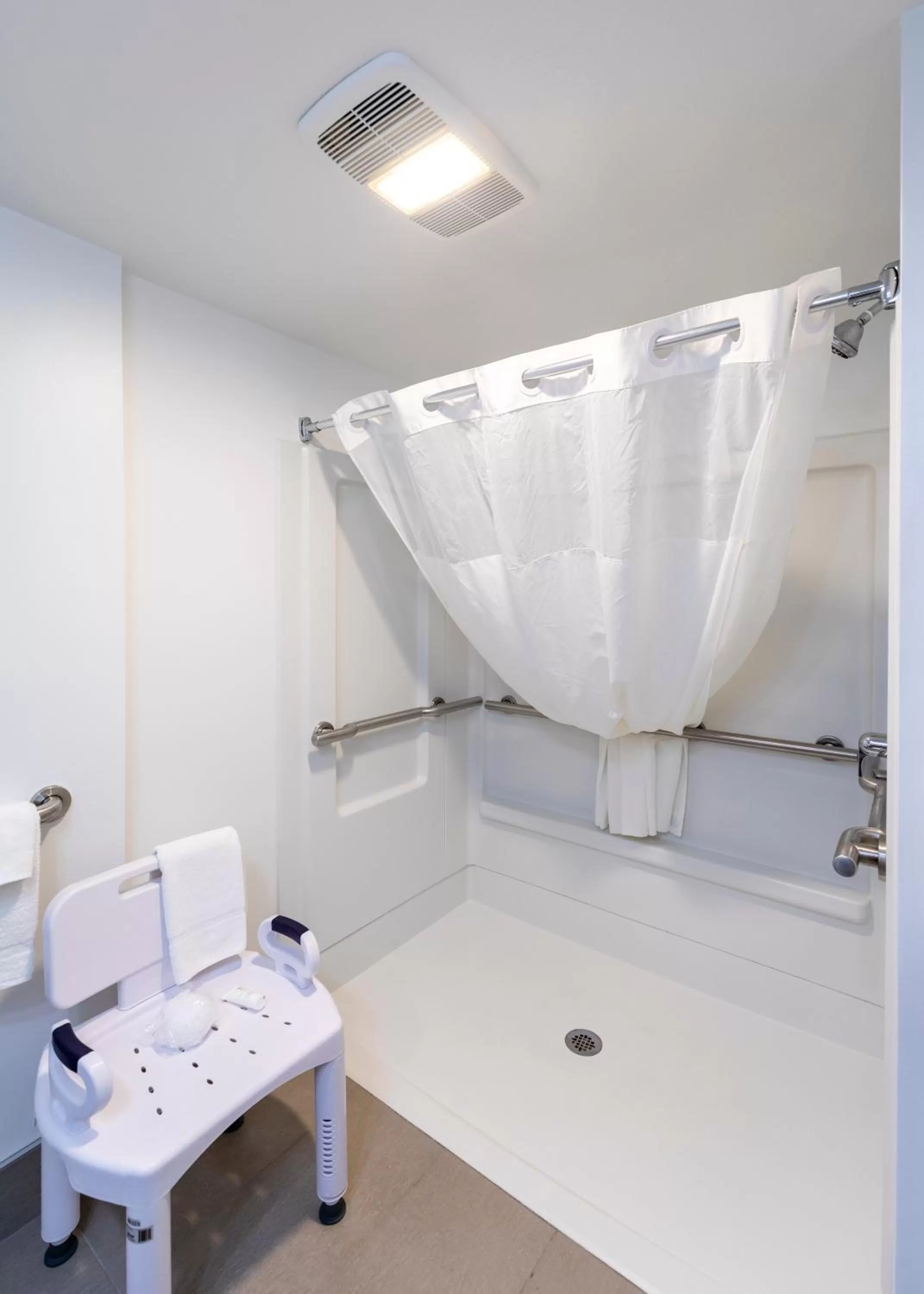 Bathroom in Country Inn & Suites by Radisson, Appleton Airport - Fox River Mall Area