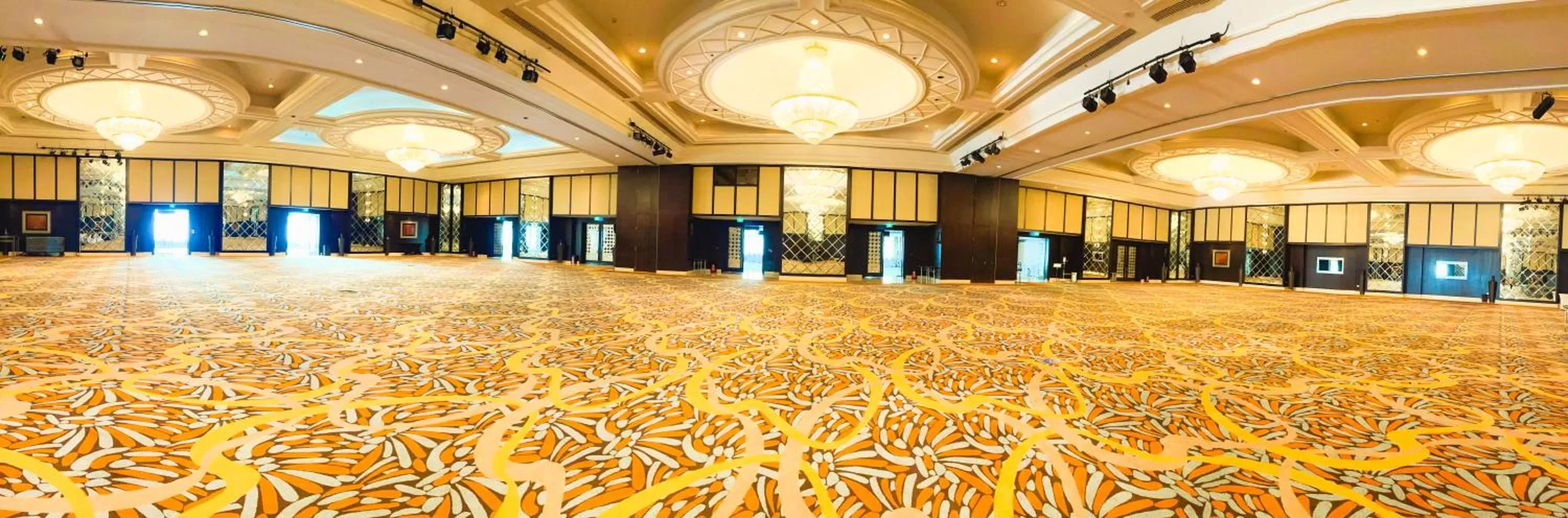 Banquet/Function facilities in Mövenpick Grand Al Bustan