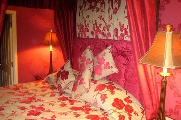 Bed in Mansion House Hotel