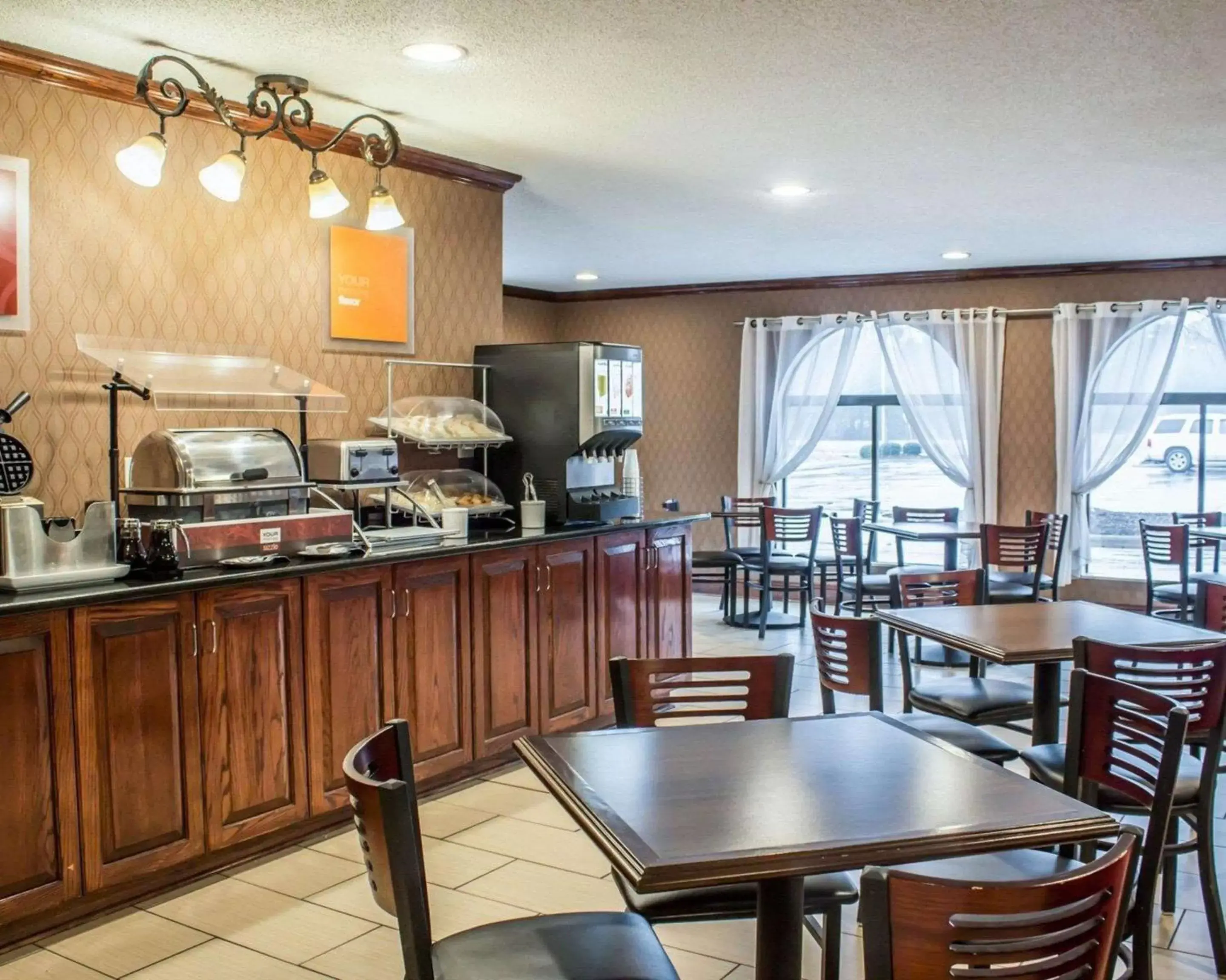 Restaurant/Places to Eat in Comfort Inn Fayetteville I-95