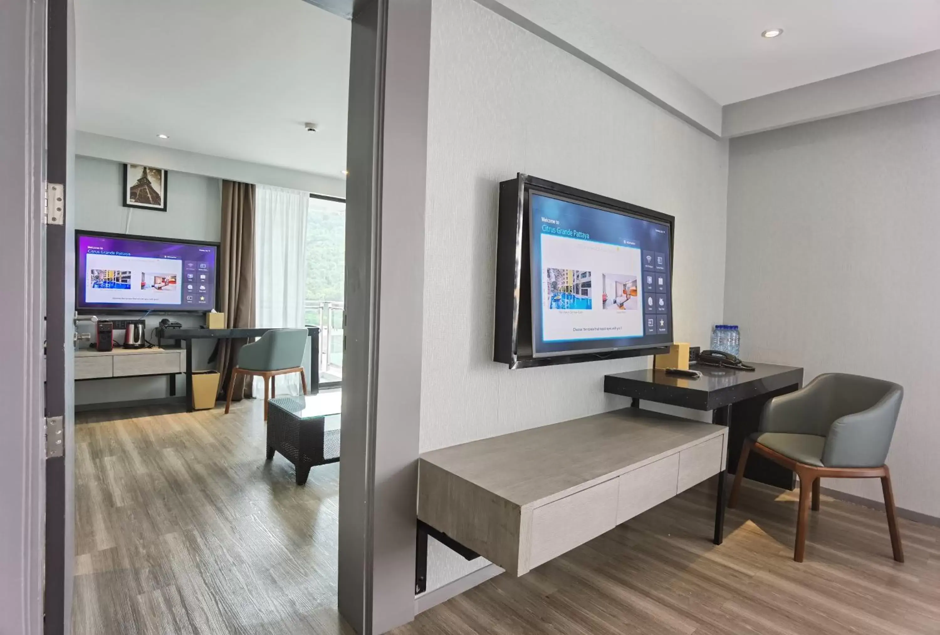 Living room, TV/Entertainment Center in Citrus Grande Hotel Pattaya by Compass Hospitality
