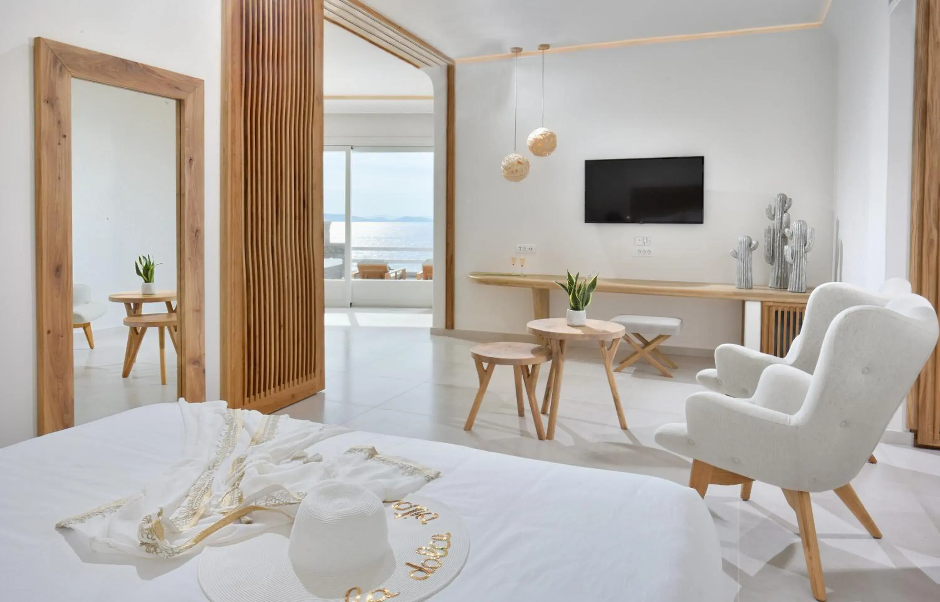 TV and multimedia, Bed in Anax Resort and Spa TV and multimedia, Bed in Anax Resort and Spa