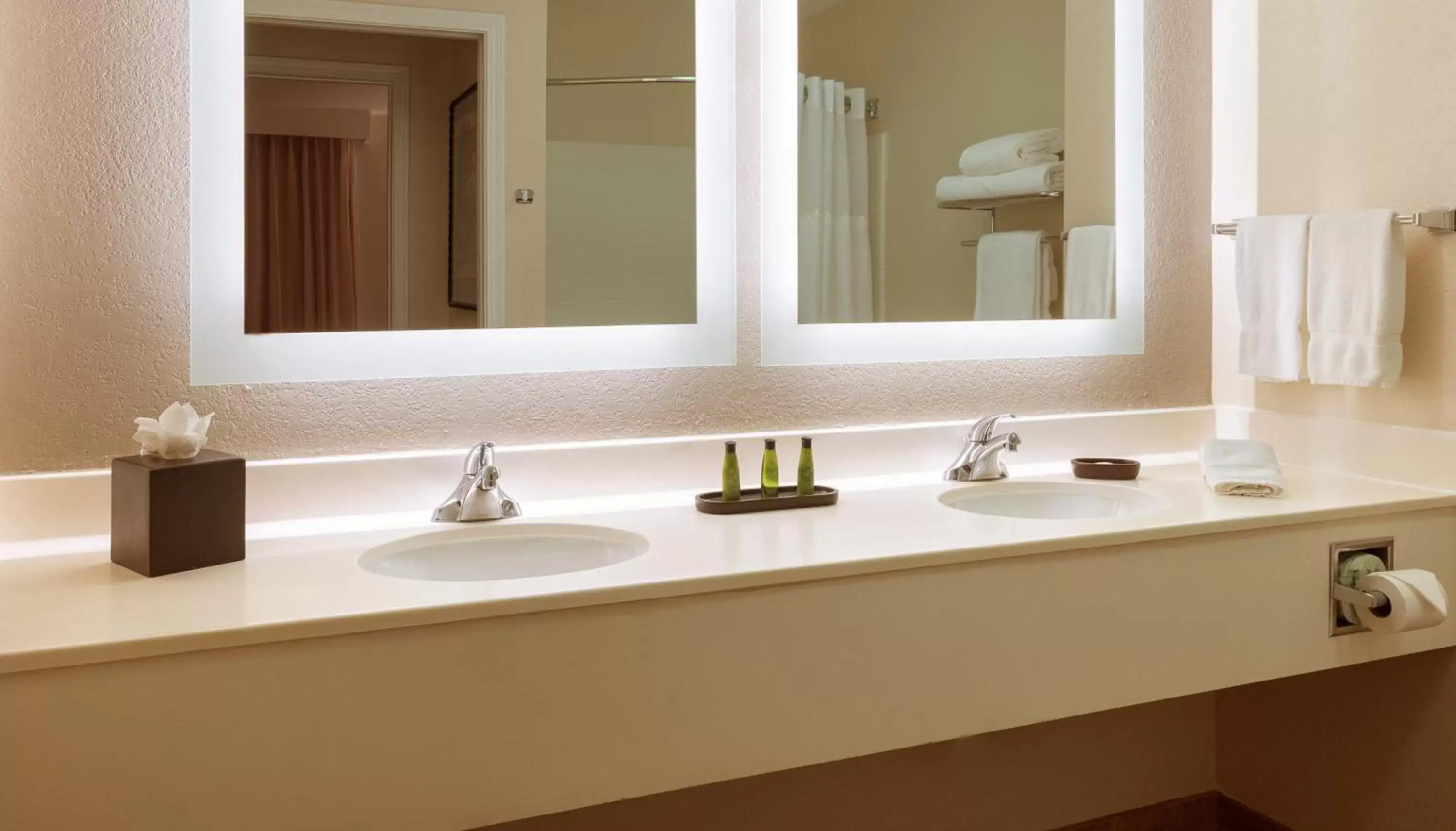 Bathroom in Larkspur Landing Sunnyvale-An All-Suite Hotel