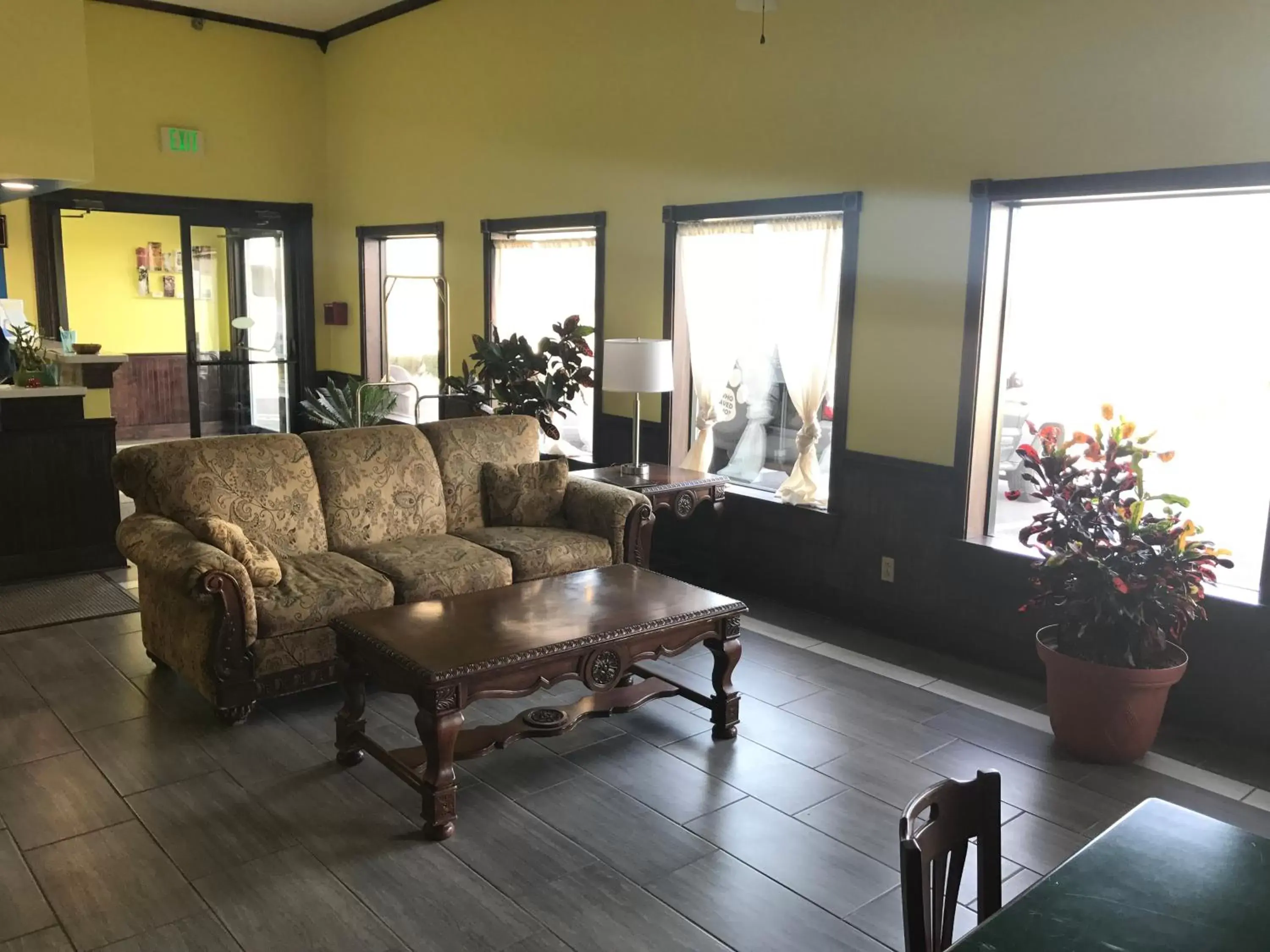 Lobby or reception, Seating Area in Days Inn by Wyndham Hillsboro