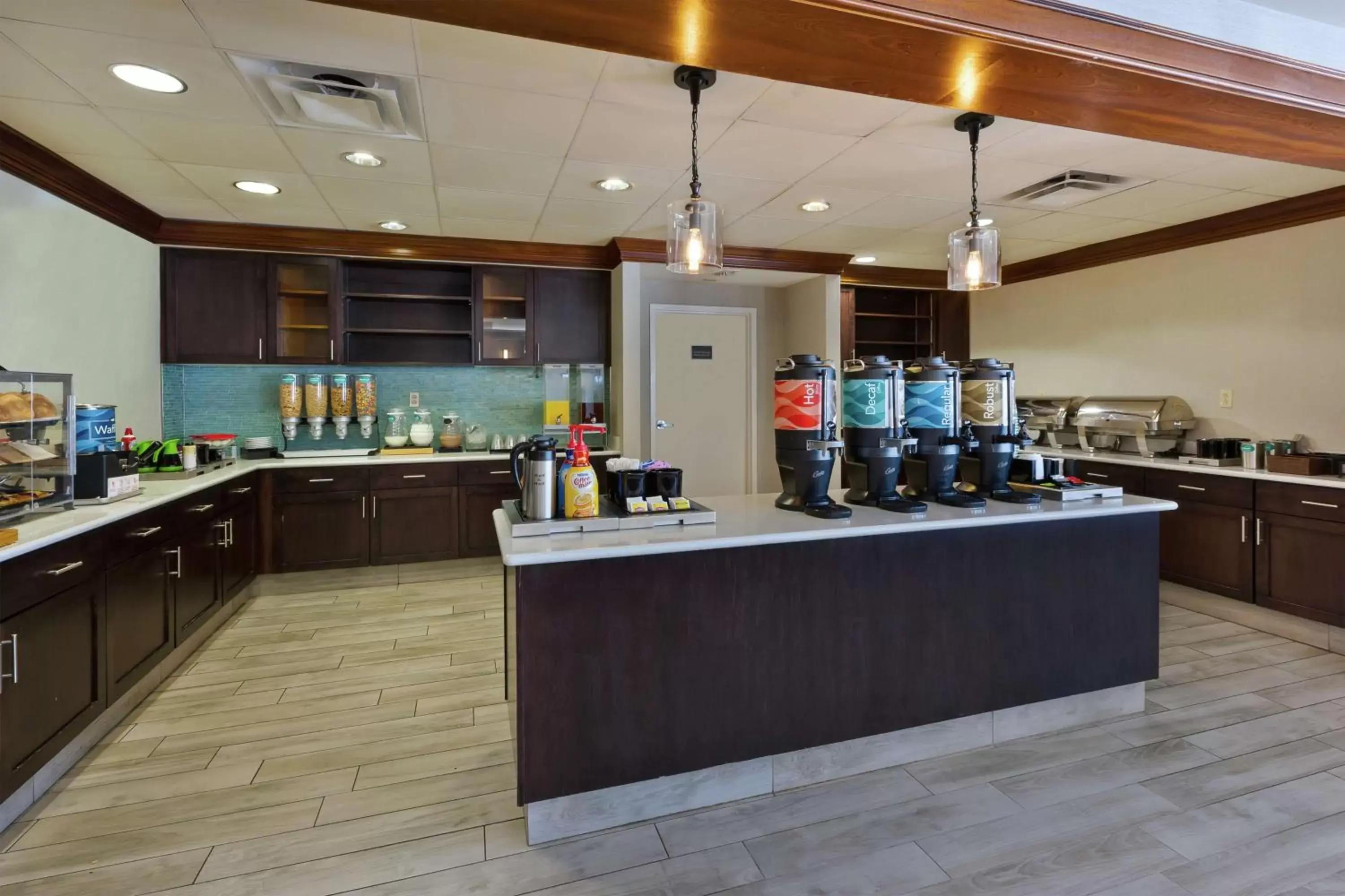 Breakfast, Restaurant/Places to Eat in Homewood Suites by Hilton Chesapeake - Greenbrier