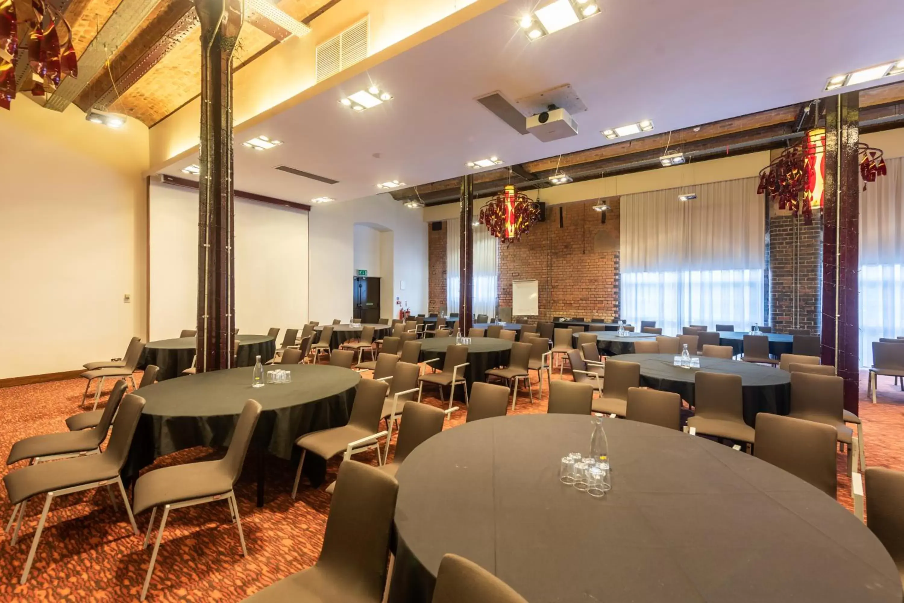 Banquet/Function facilities, Restaurant/Places to Eat in Novotel Cardiff Centre